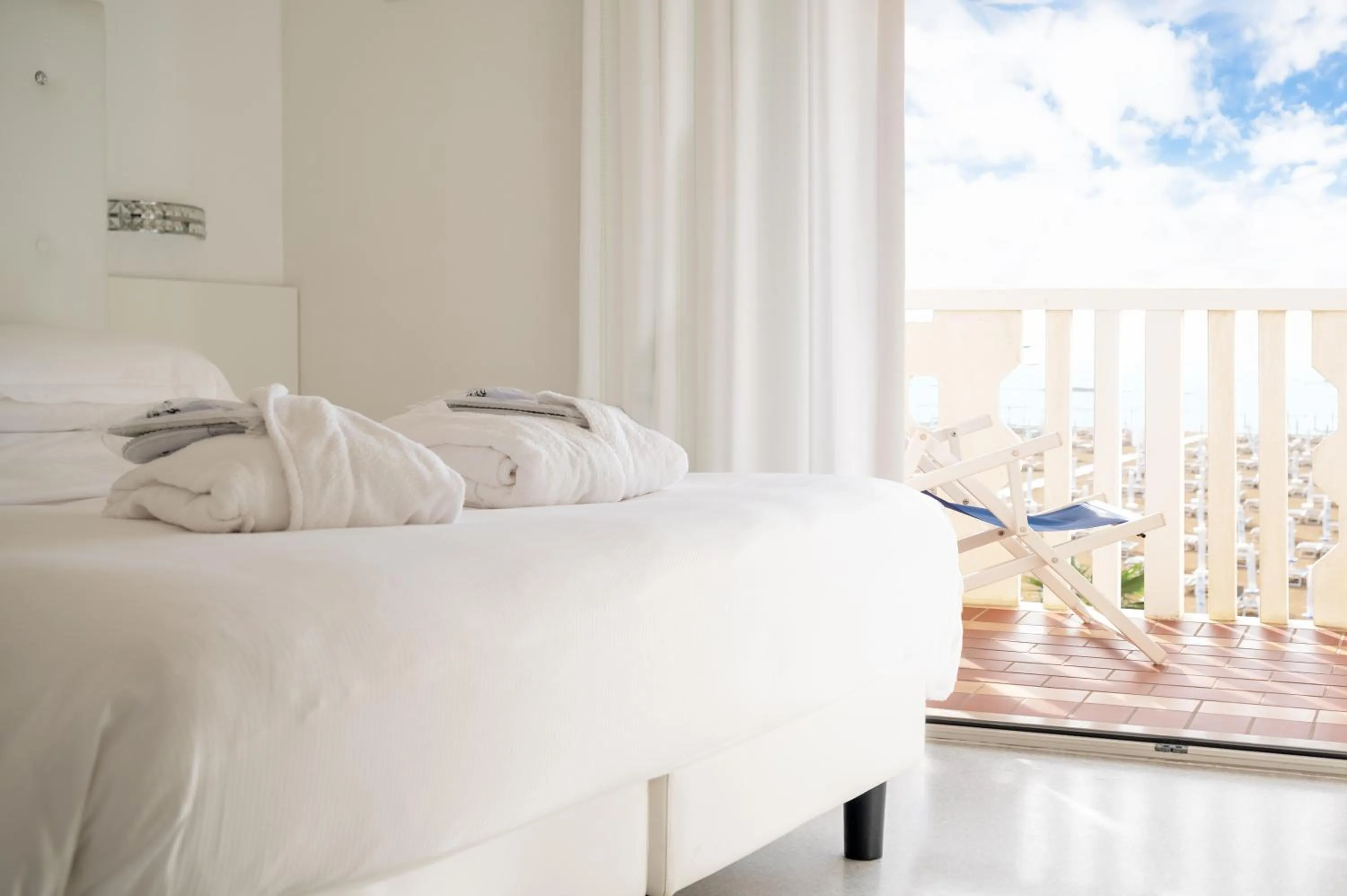 View (from property/room), Bed in Hotel Savoy