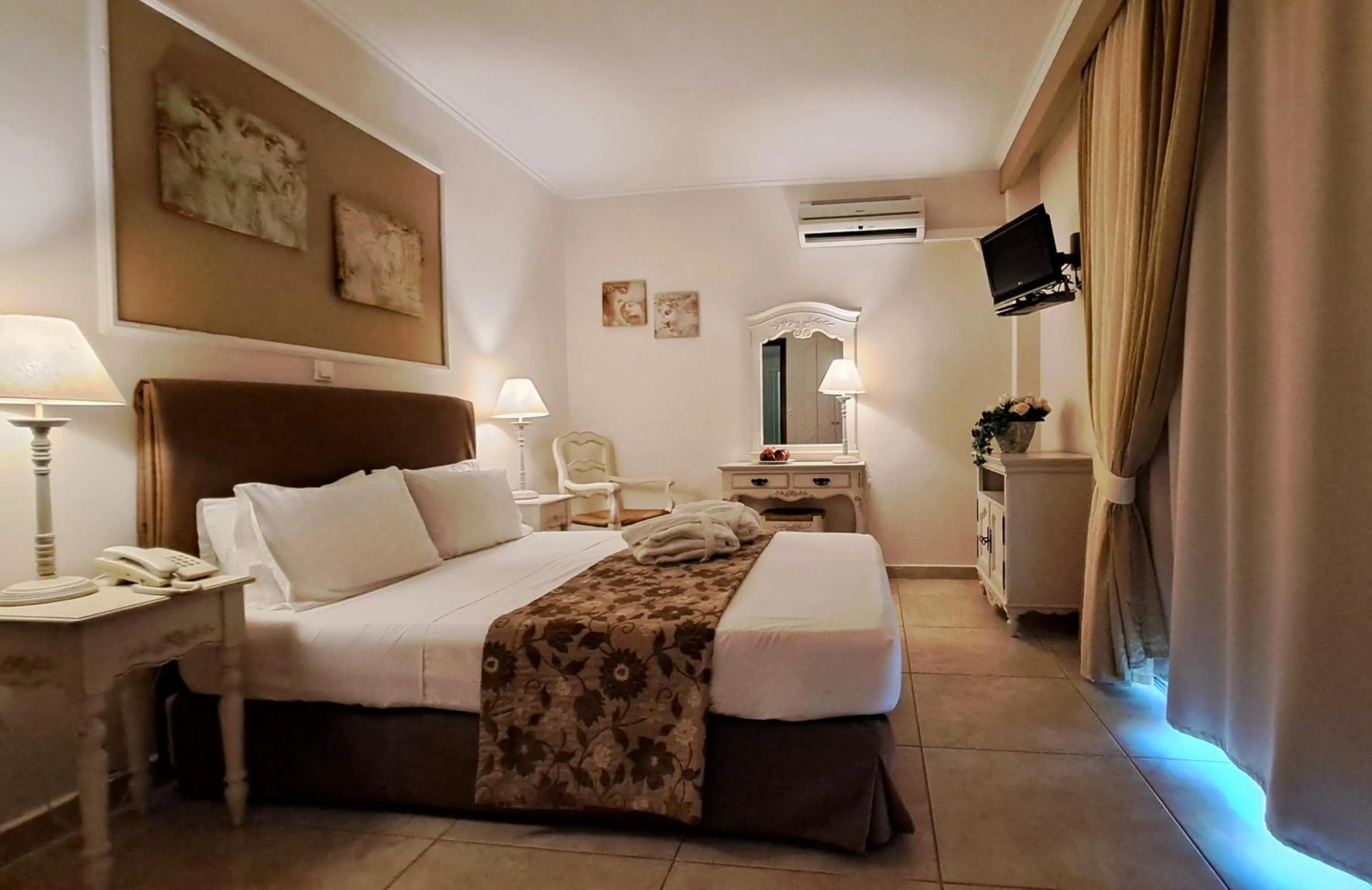 Bed in Hotel Astron Princess