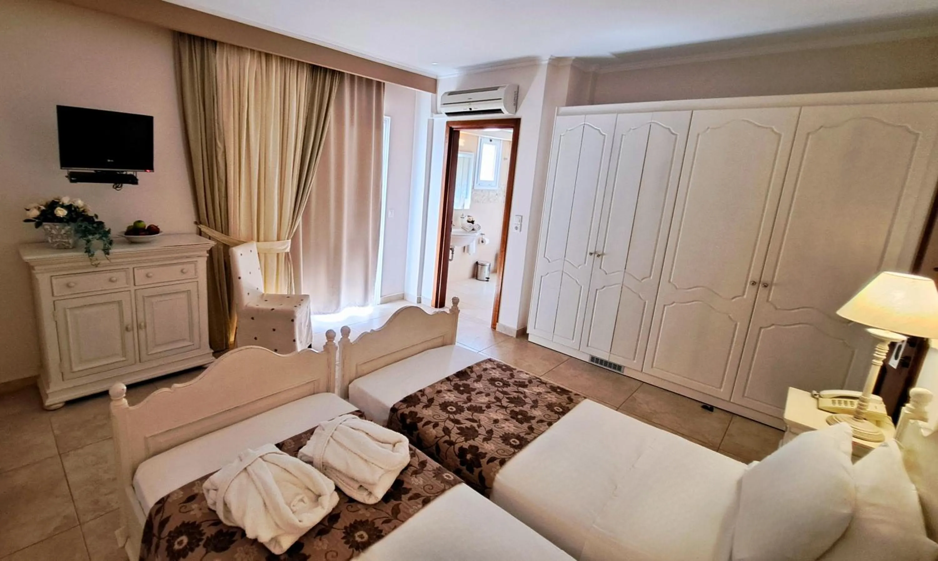 Bed in Hotel Astron Princess