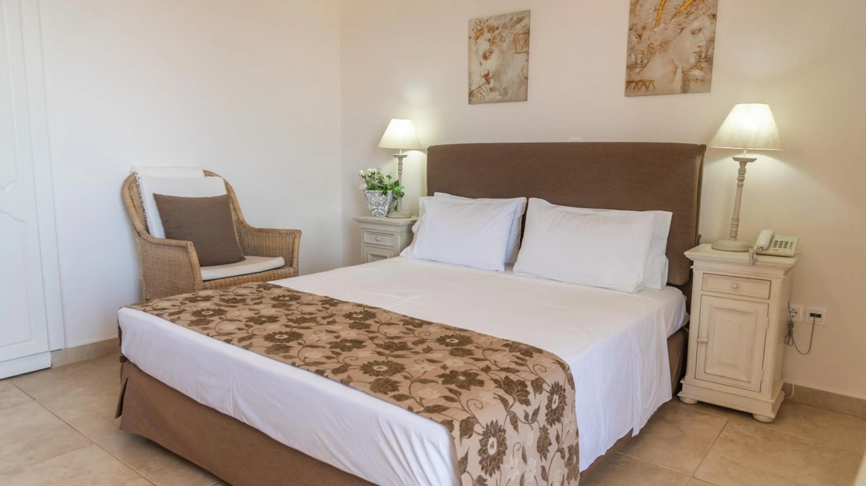 Bed in Hotel Astron Princess