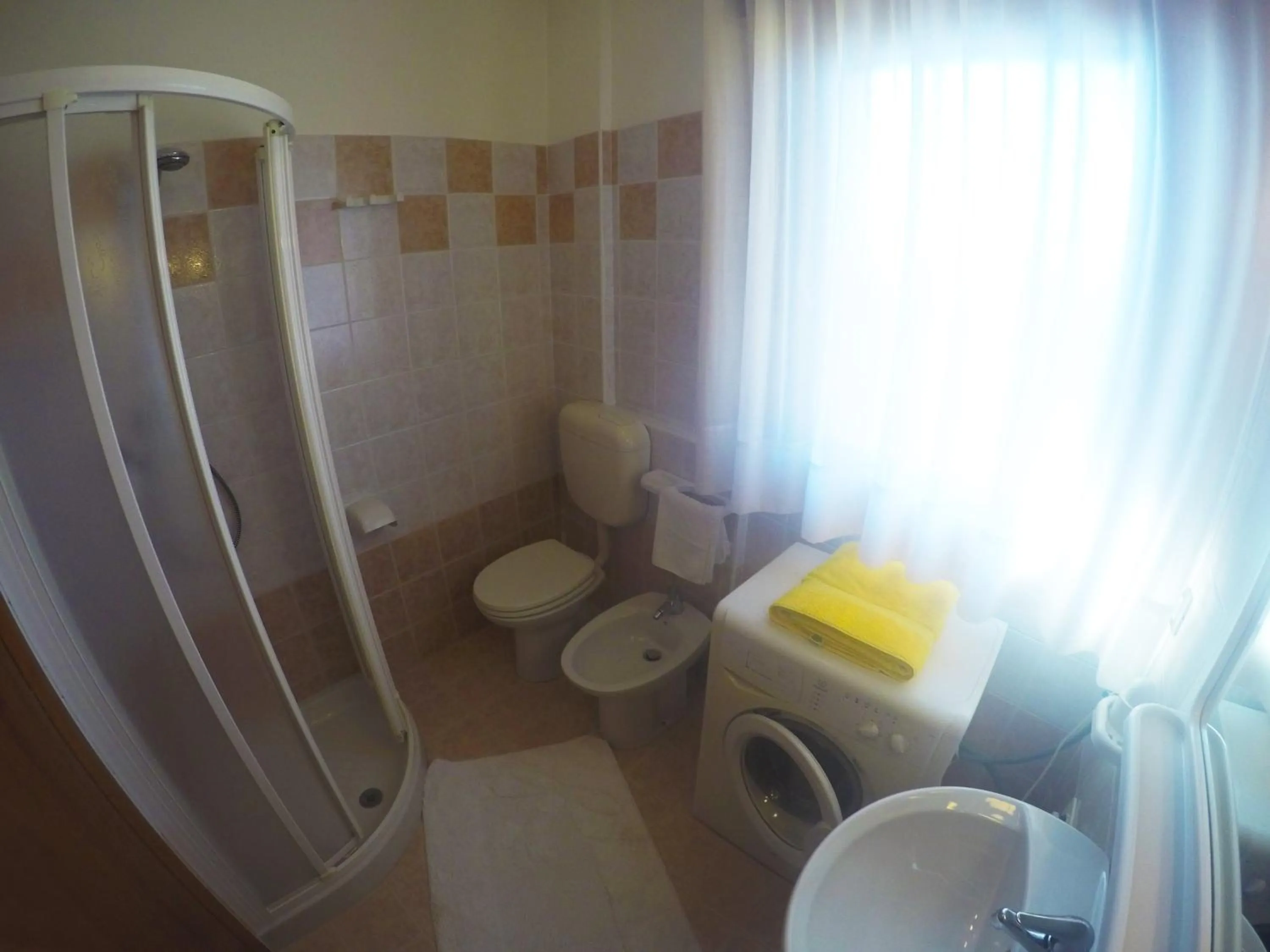 Shower in Residence Mediterraneo - Agenzia Cocal