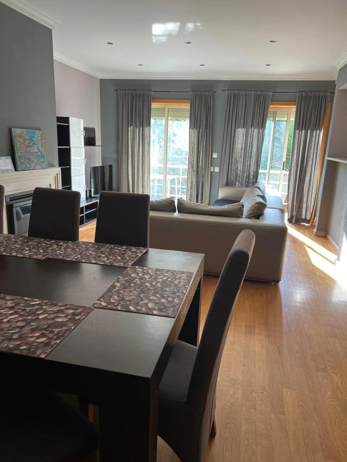 Communal lounge/ TV room in Hostel das Flores