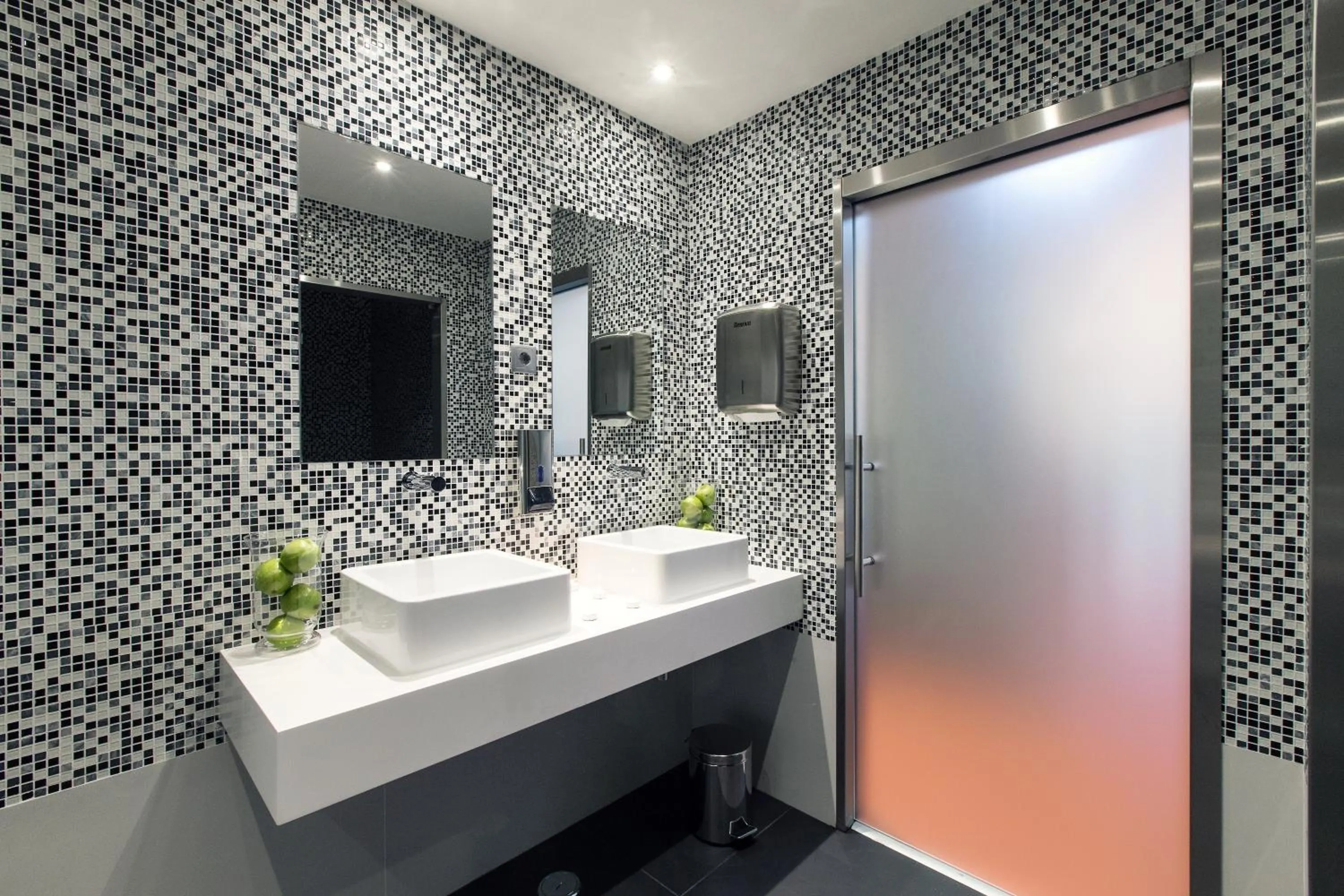 Fitness centre/facilities in SANA Metropolitan Hotel