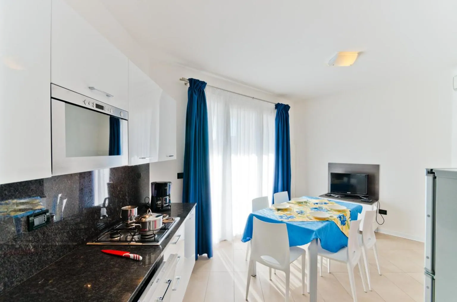 Kitchen or kitchenette in Villa Marina Apartments - Agenzia Cocal