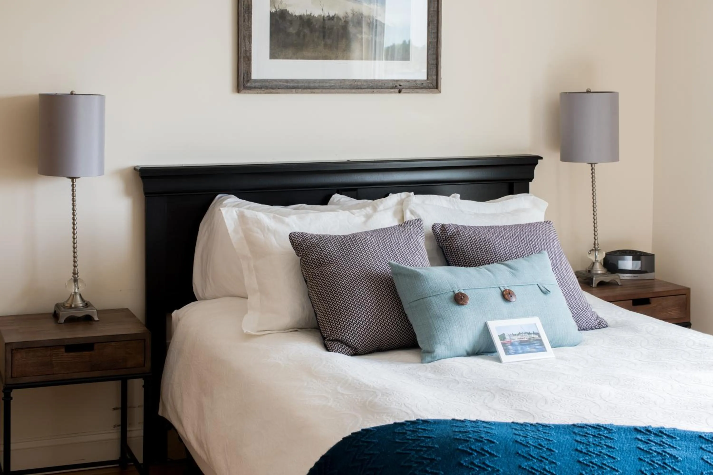 Photo of the whole room, Bed in The Nonantum Resort