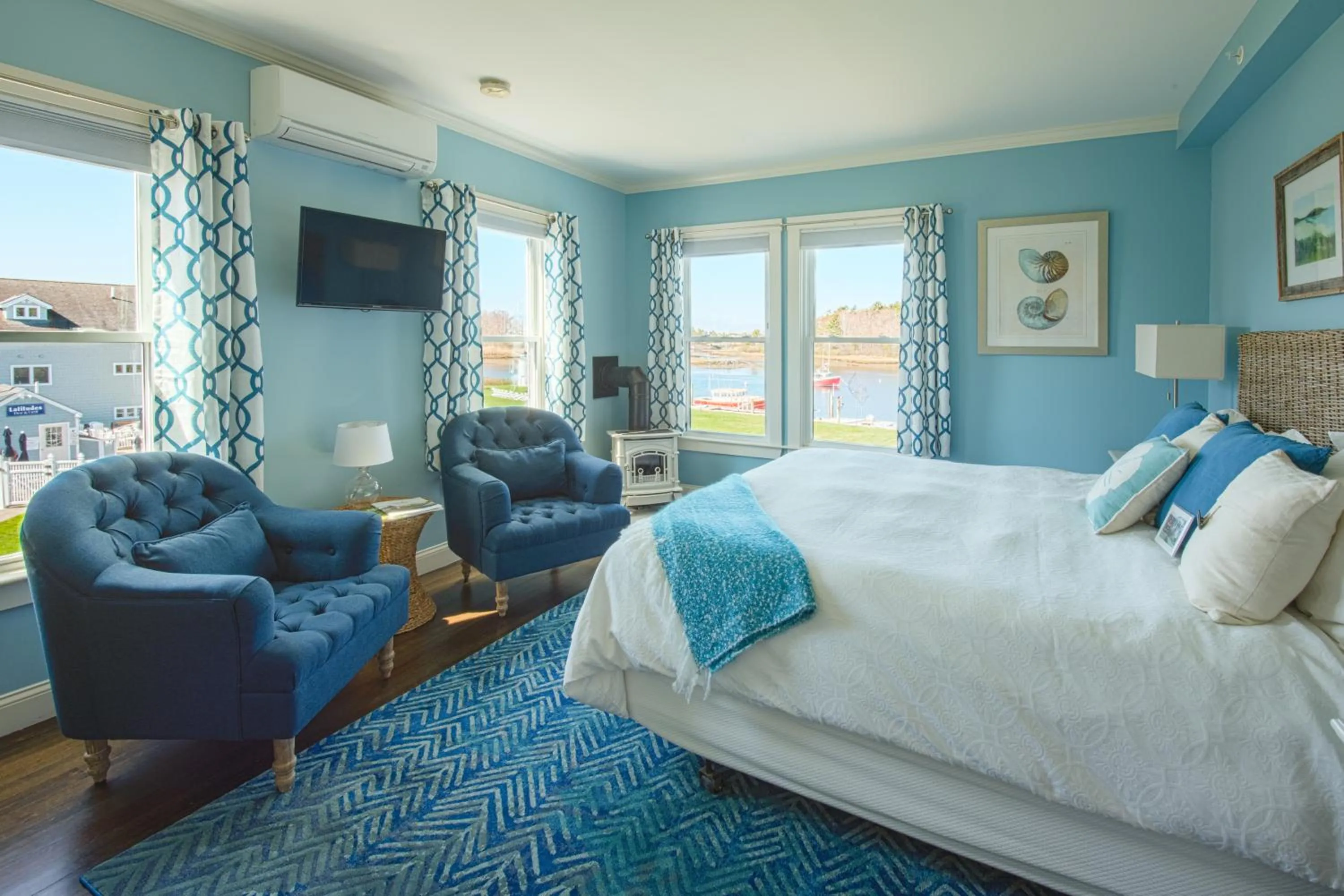 Photo of the whole room, Bed in The Nonantum Resort