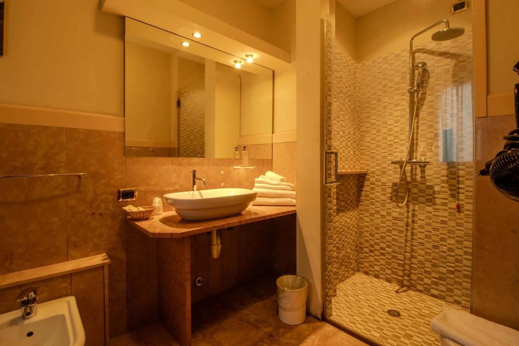 Shower in Paradise Hotel & Wellness