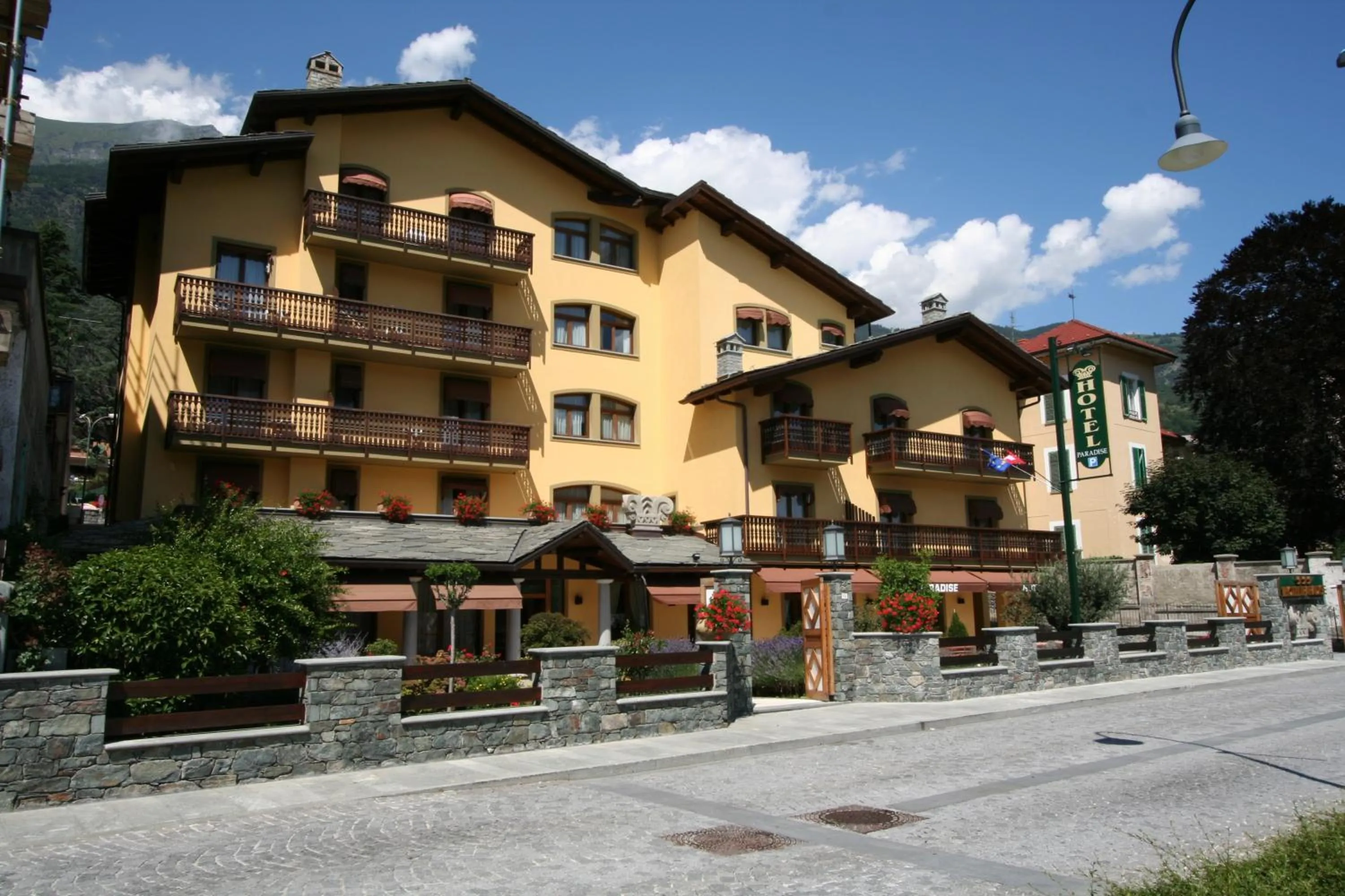 Property building in Paradise Hotel & Wellness