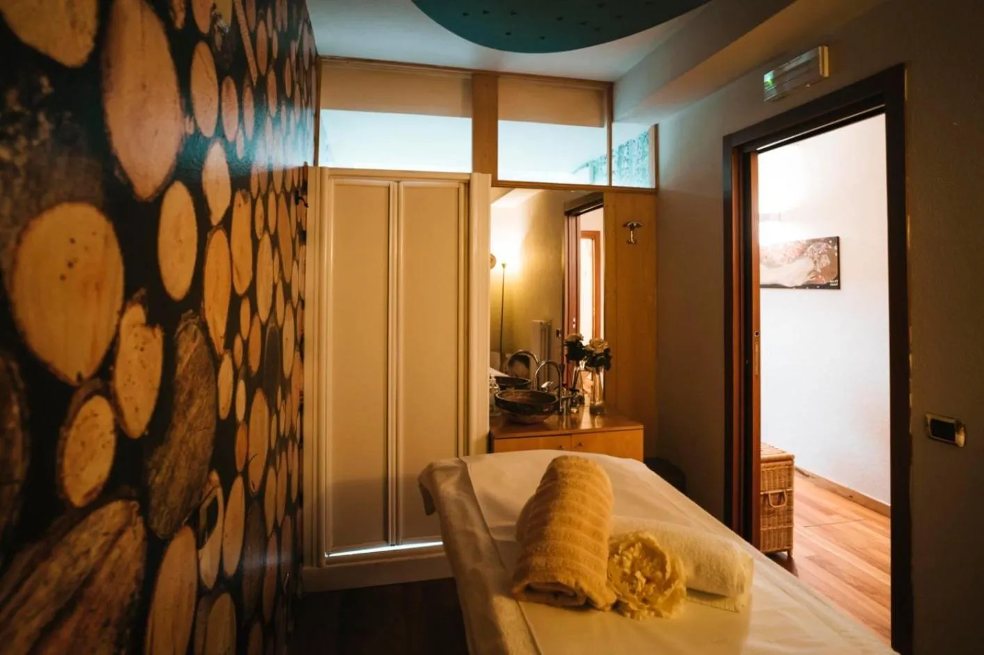 Massage, Bed in Paradise Hotel & Wellness