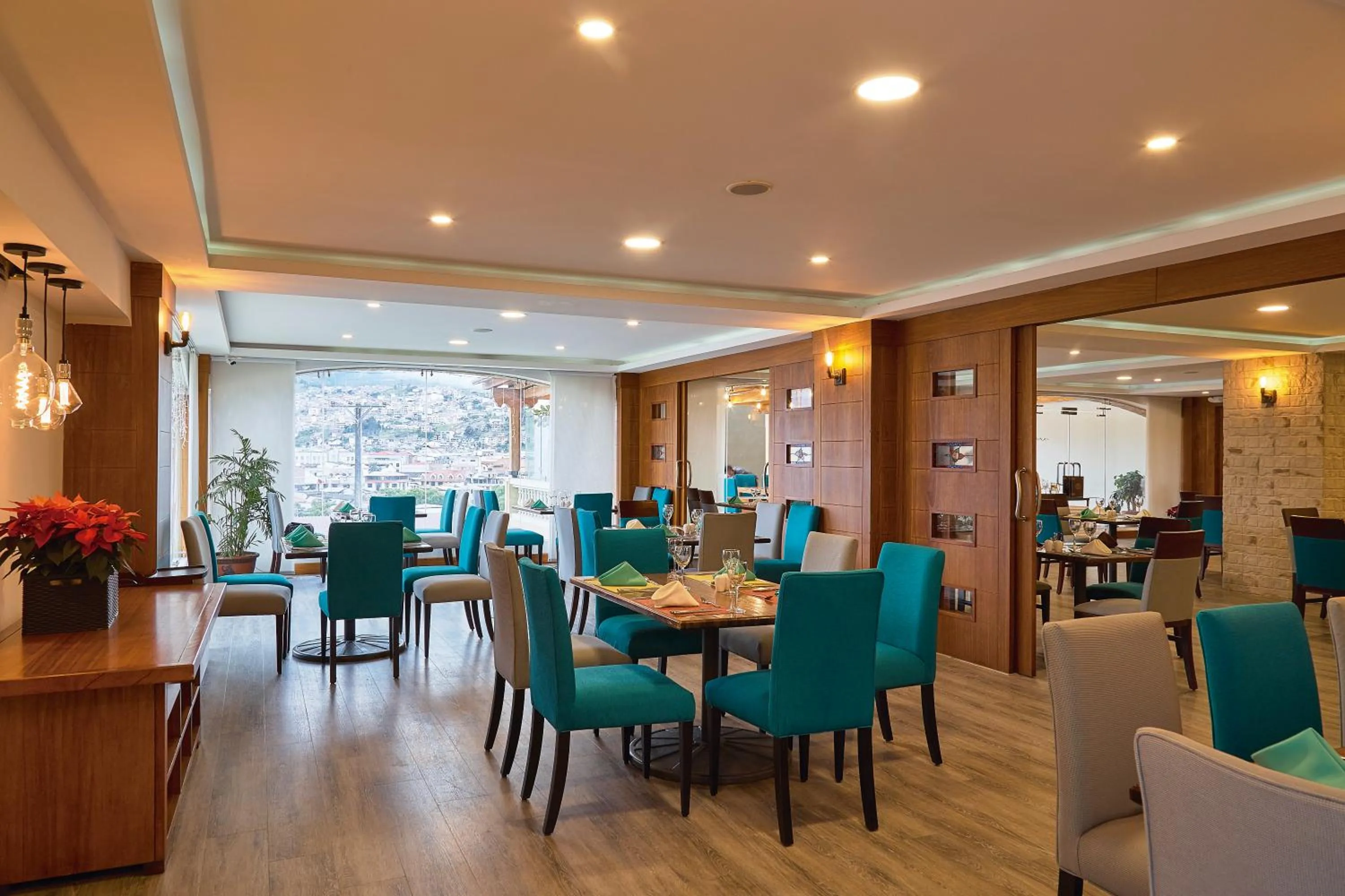 Restaurant/places to eat in Sonesta Hotel Loja