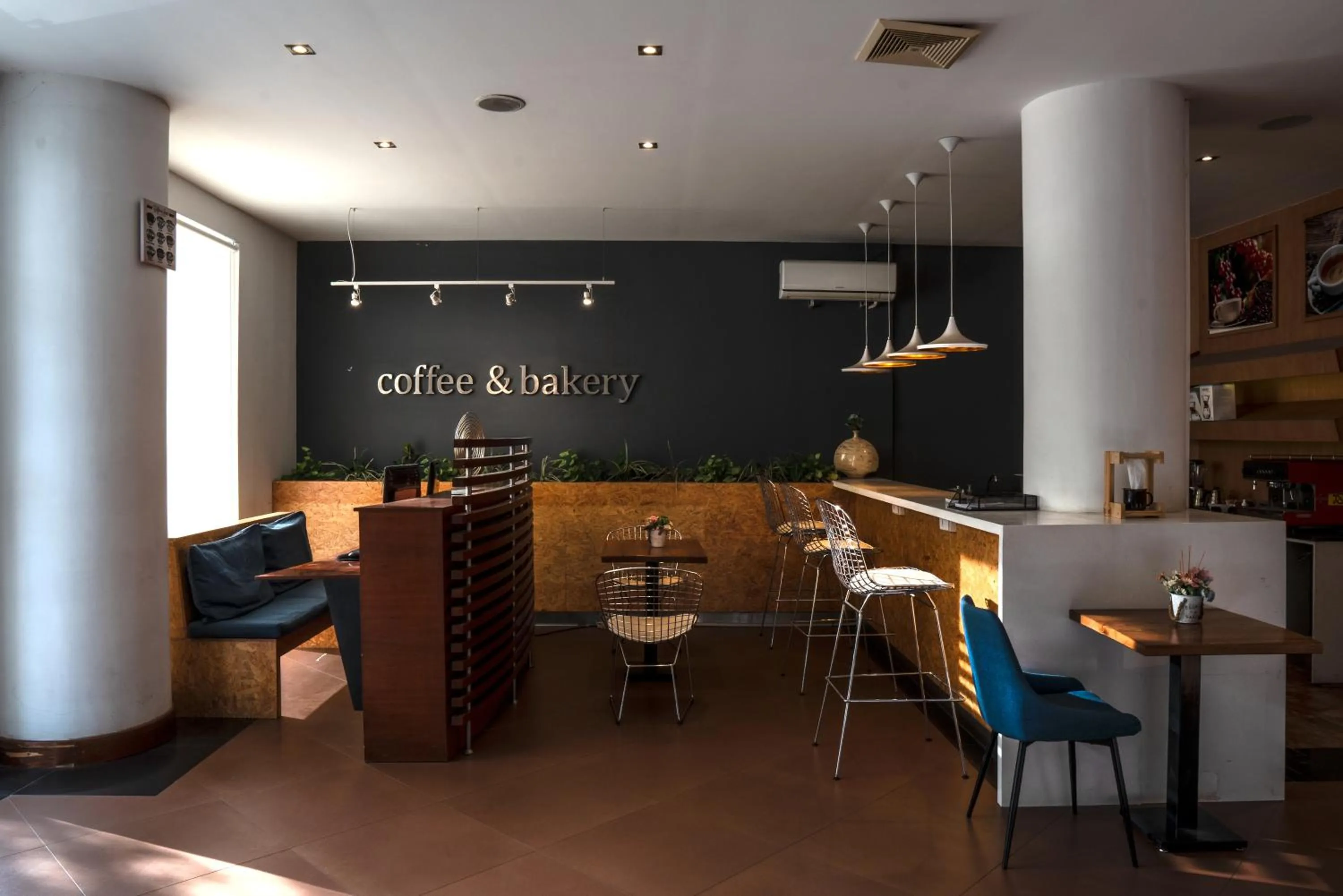 Lounge or bar in Sonesta Hotel Loja