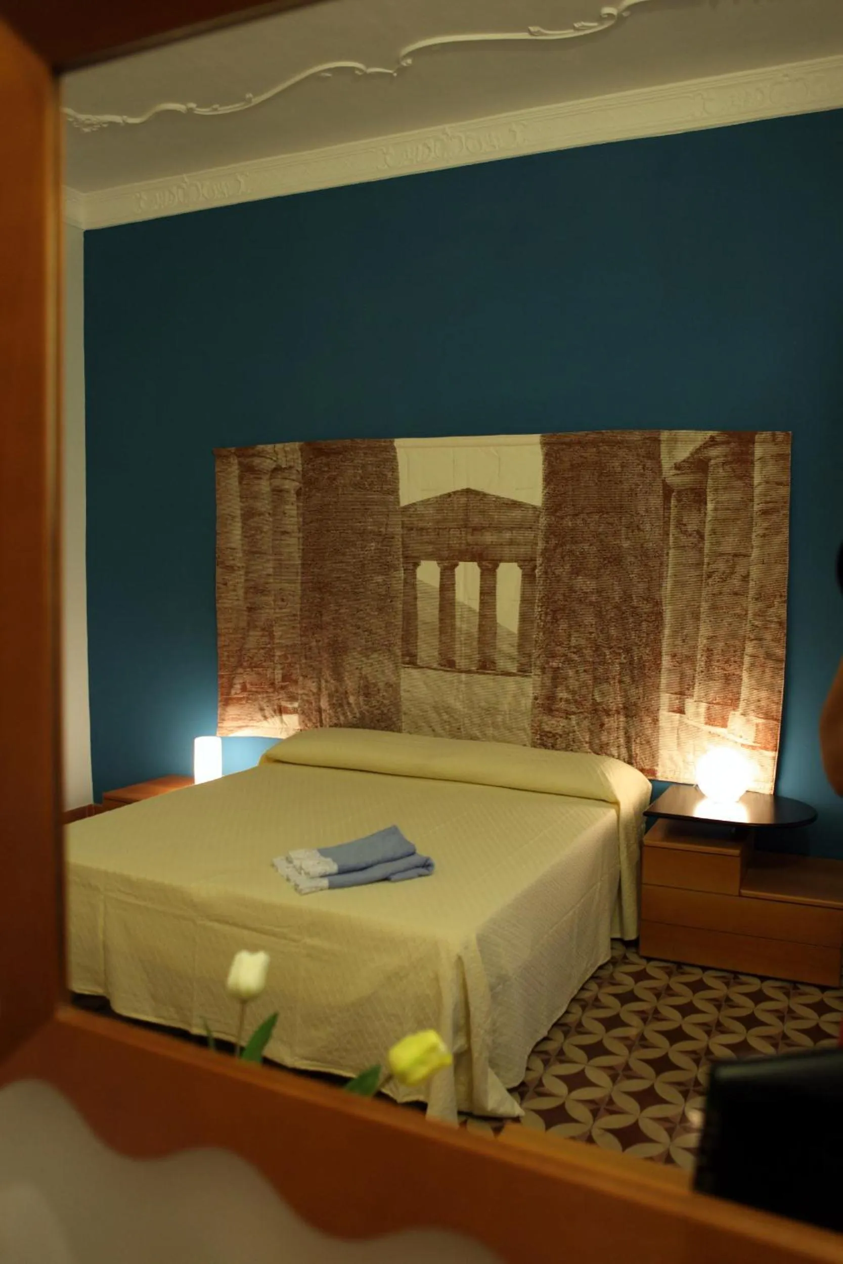 Decorative detail, Bed in B&B La Terrazza Sul Porto