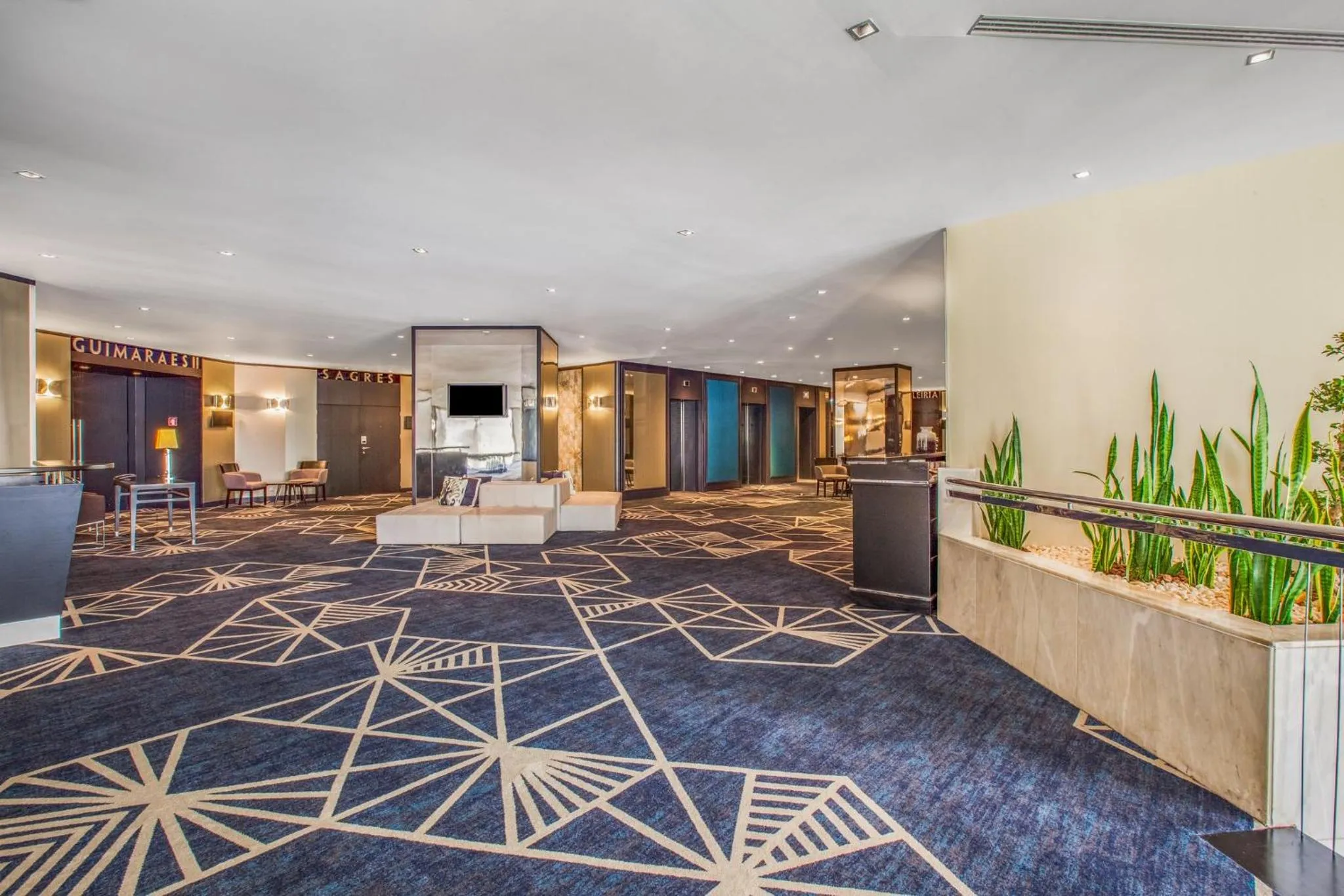 Lobby or reception in Crowne Plaza Porto by IHG