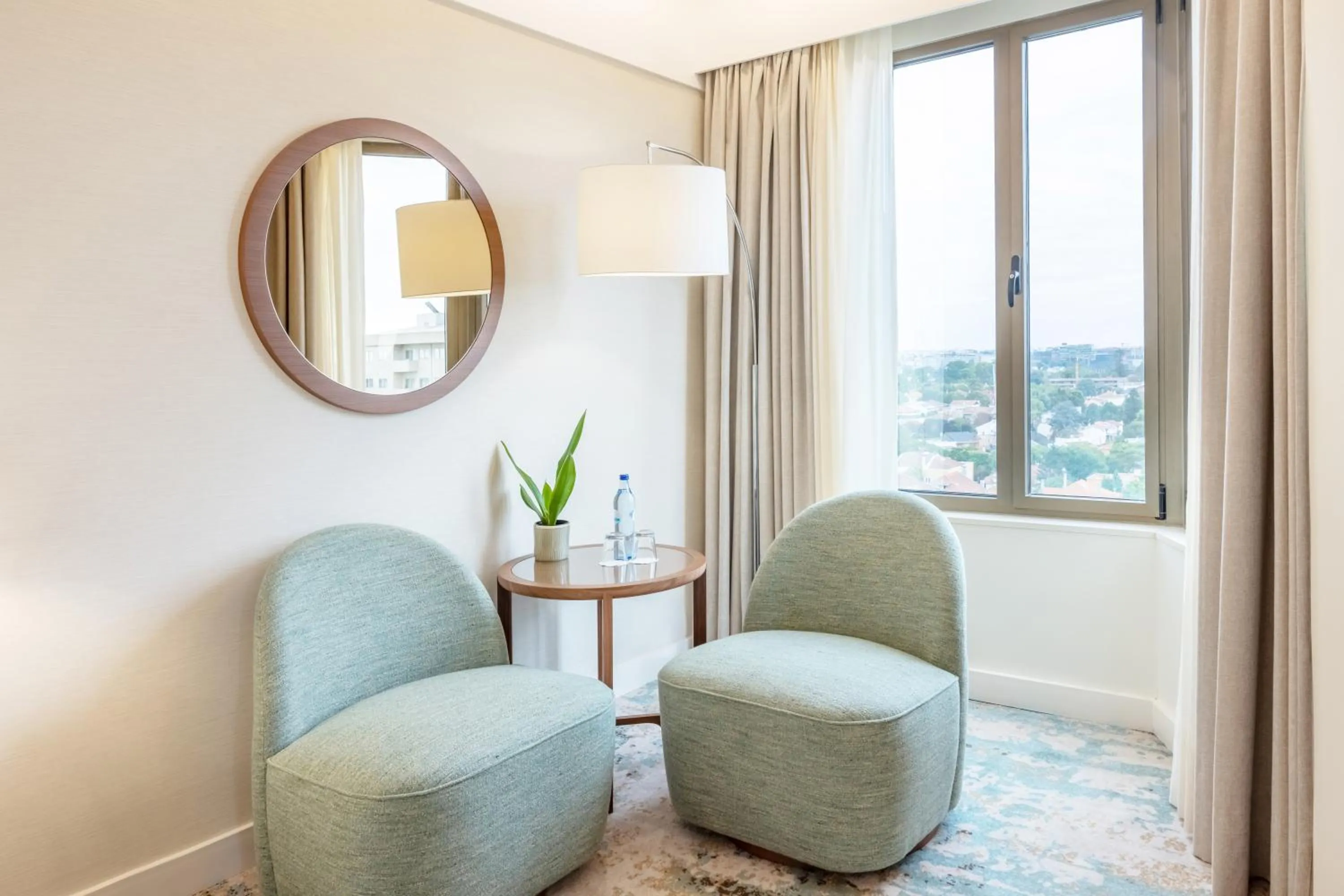 Seating area in Crowne Plaza Porto by IHG