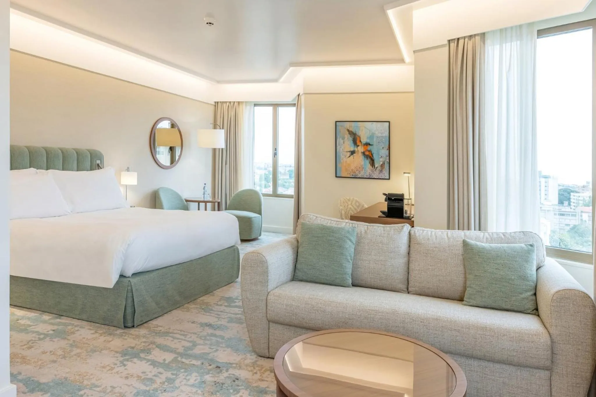 Photo of the whole room, Bed in Crowne Plaza Porto by IHG