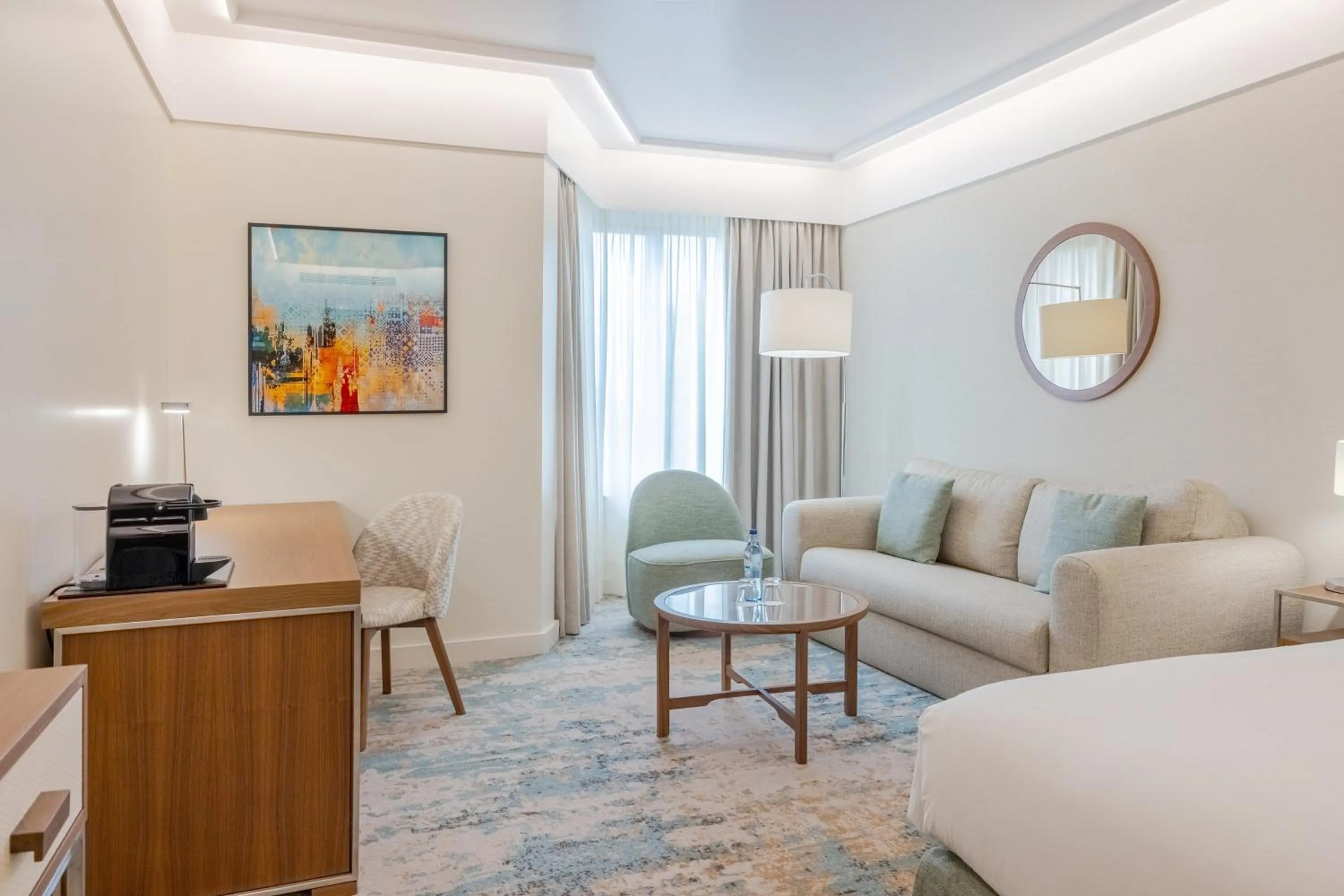 Photo of the whole room, Bed in Crowne Plaza Porto by IHG