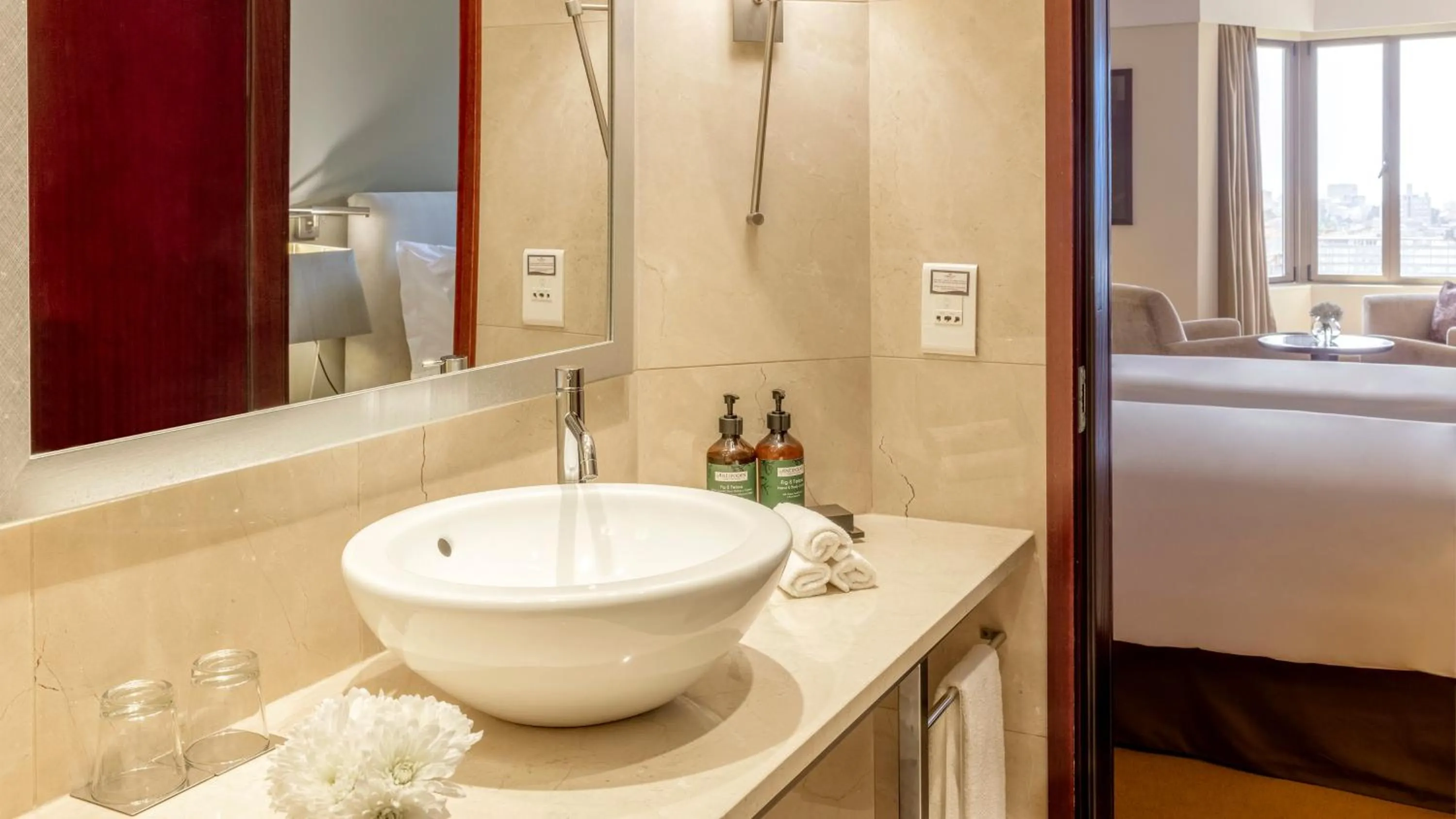 Bathroom, Bed in Crowne Plaza Porto by IHG