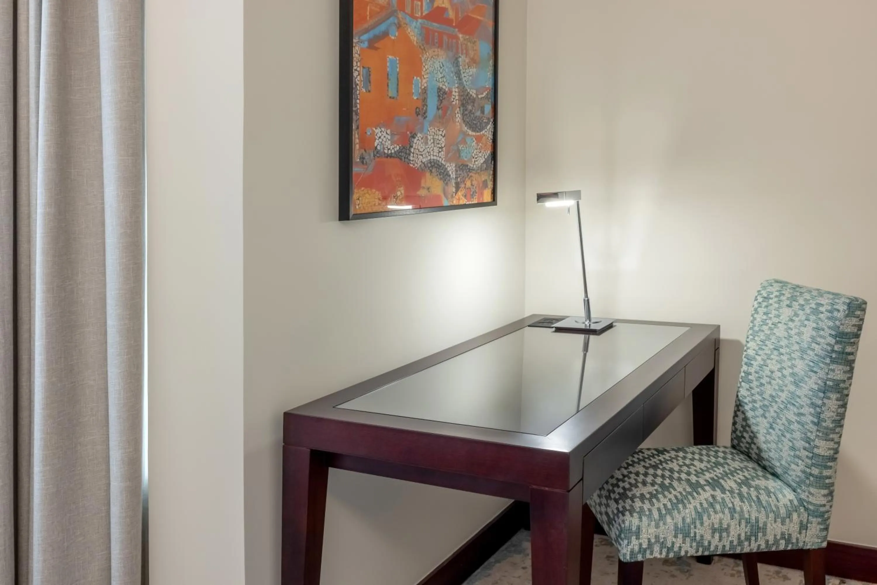 Seating area in Crowne Plaza Porto by IHG