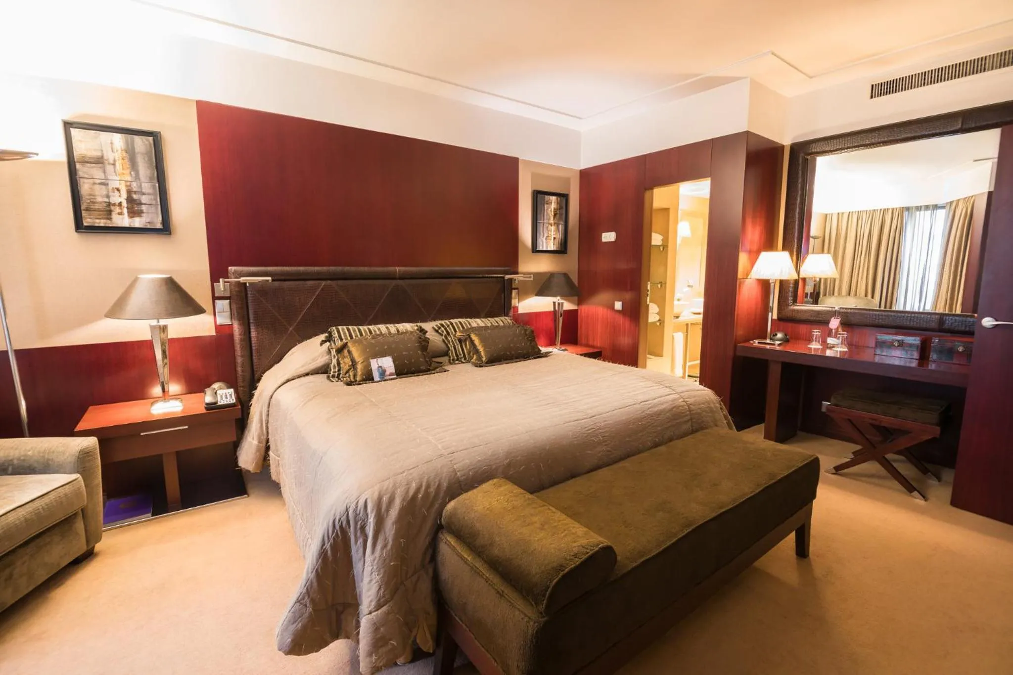 Bedroom, Bed in Crowne Plaza Porto by IHG