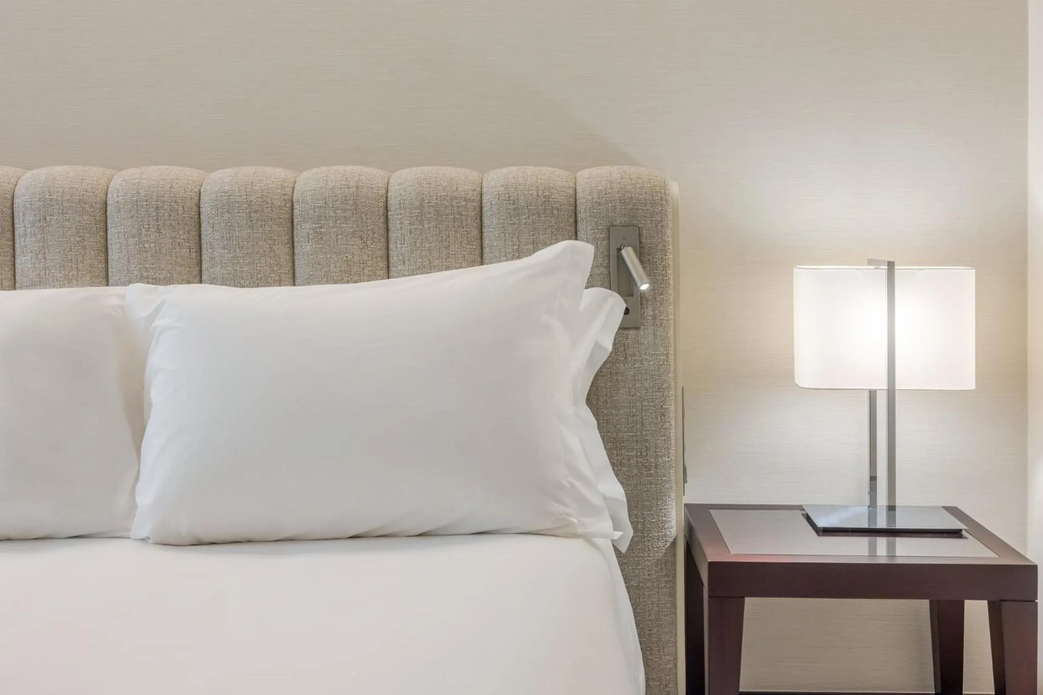 Photo of the whole room, Bed in Crowne Plaza Porto by IHG