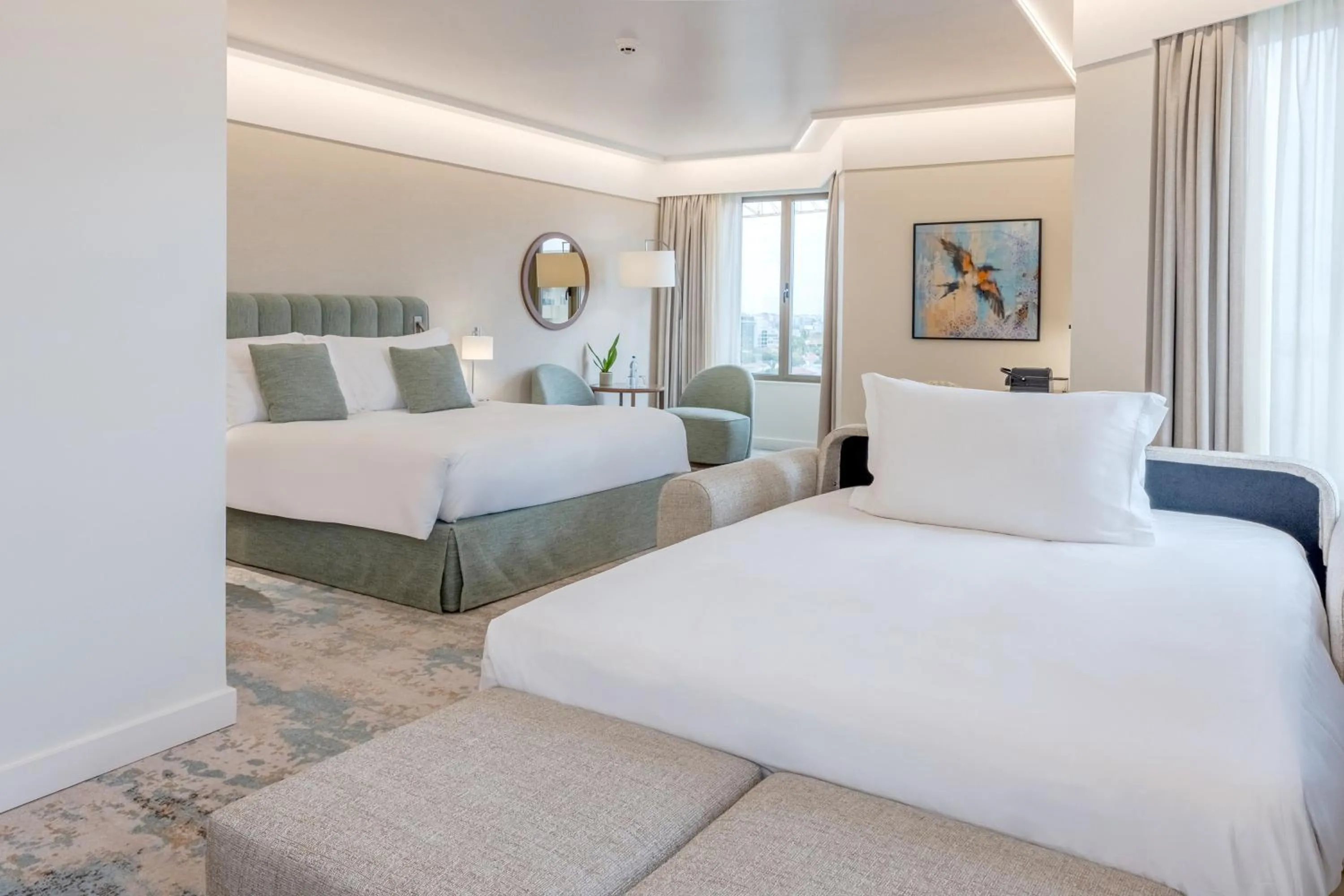 Photo of the whole room, Bed in Crowne Plaza Porto by IHG