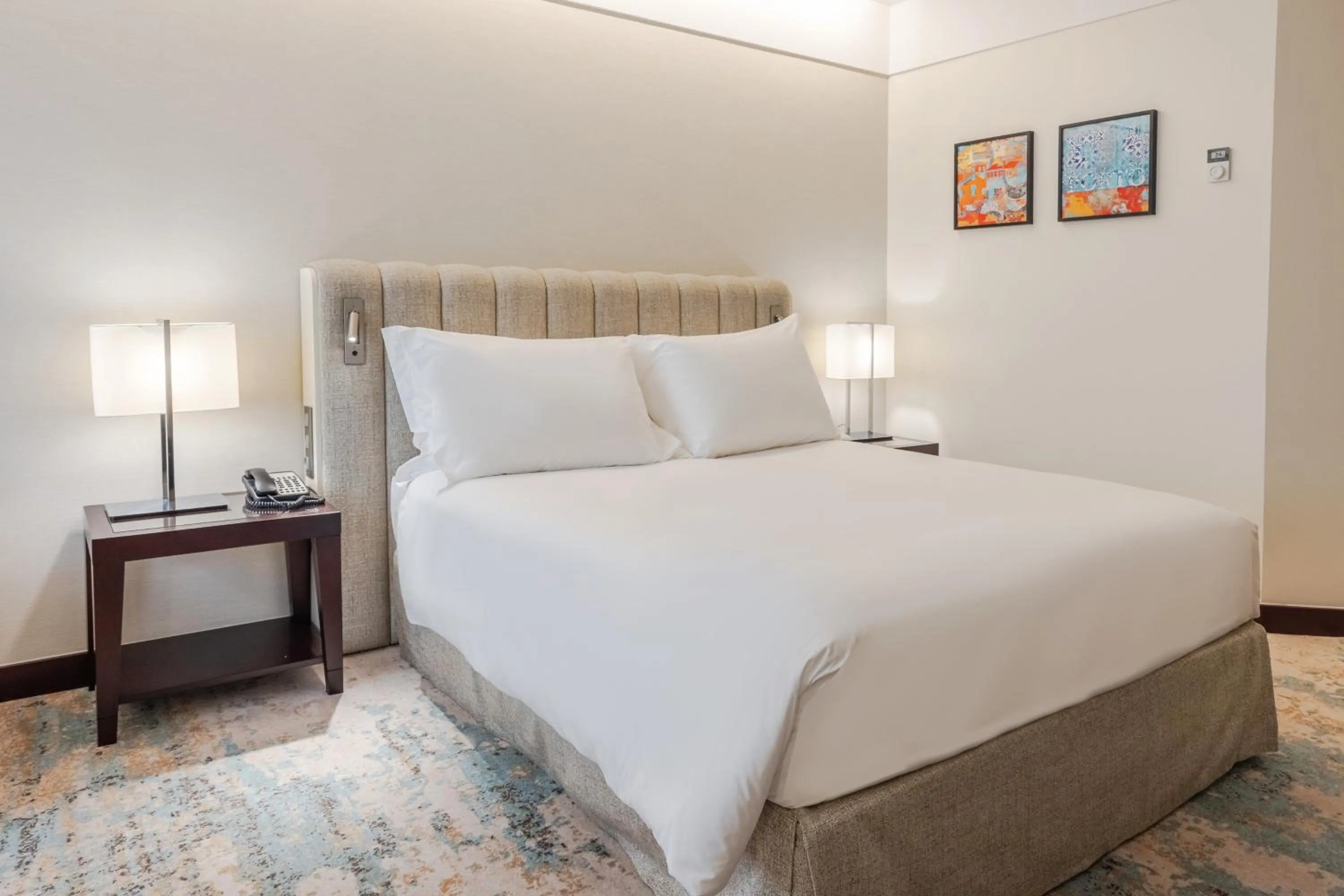 Photo of the whole room, Bed in Crowne Plaza Porto by IHG