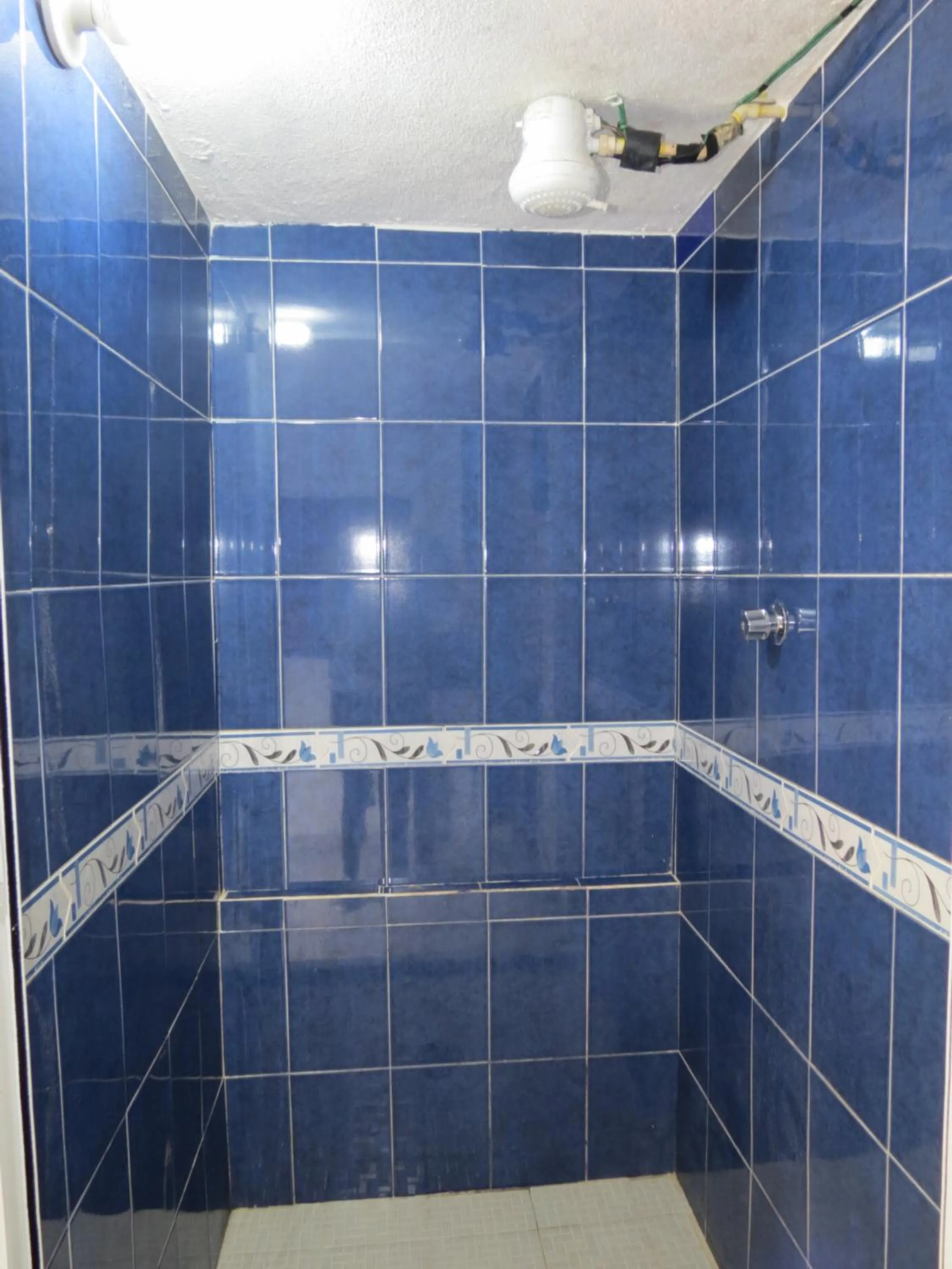 Bathroom in Casa Verde Xilitla By Rotamundos