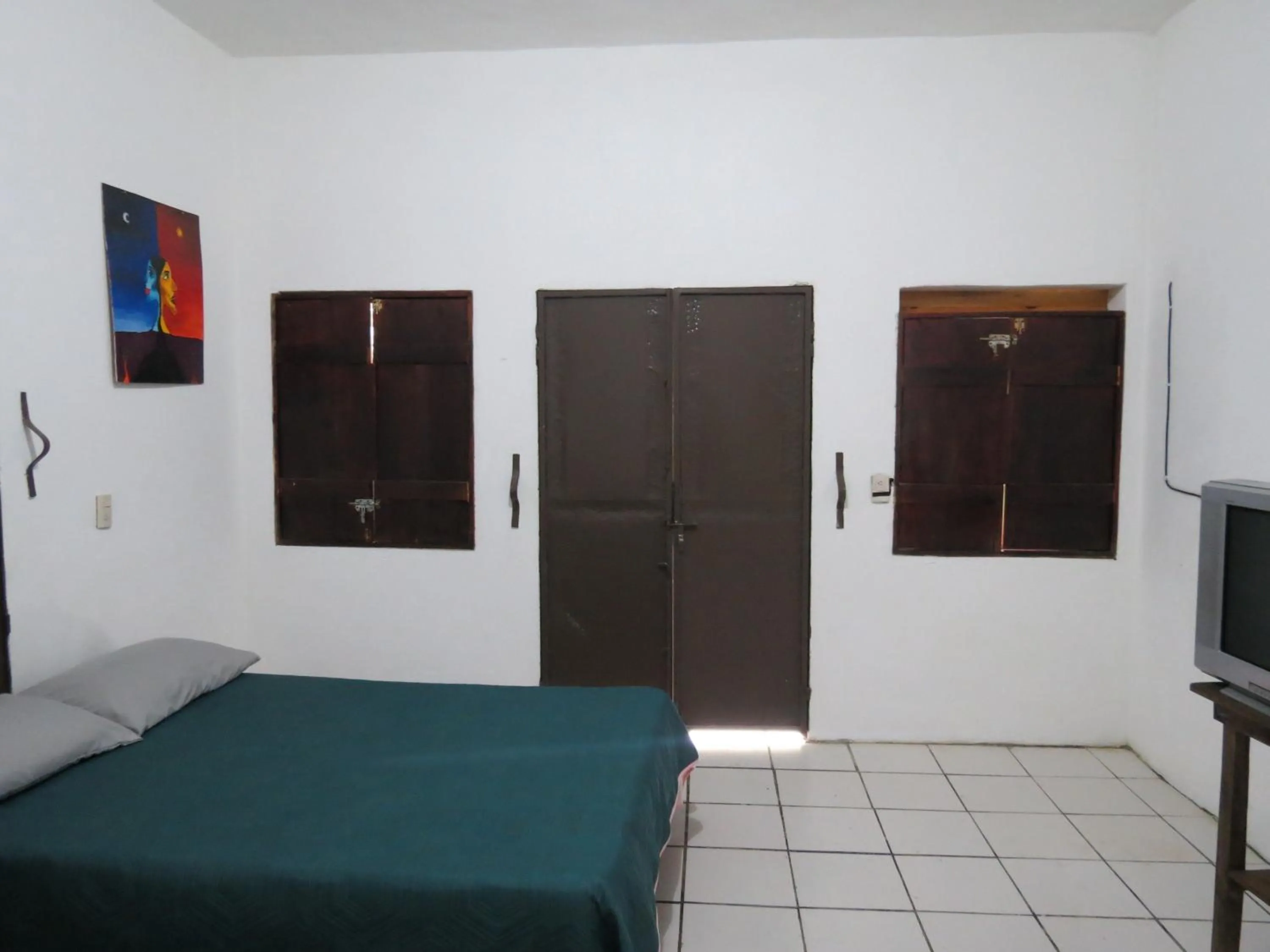 Bed, TV/Entertainment Center in Casa Verde Xilitla By Rotamundos