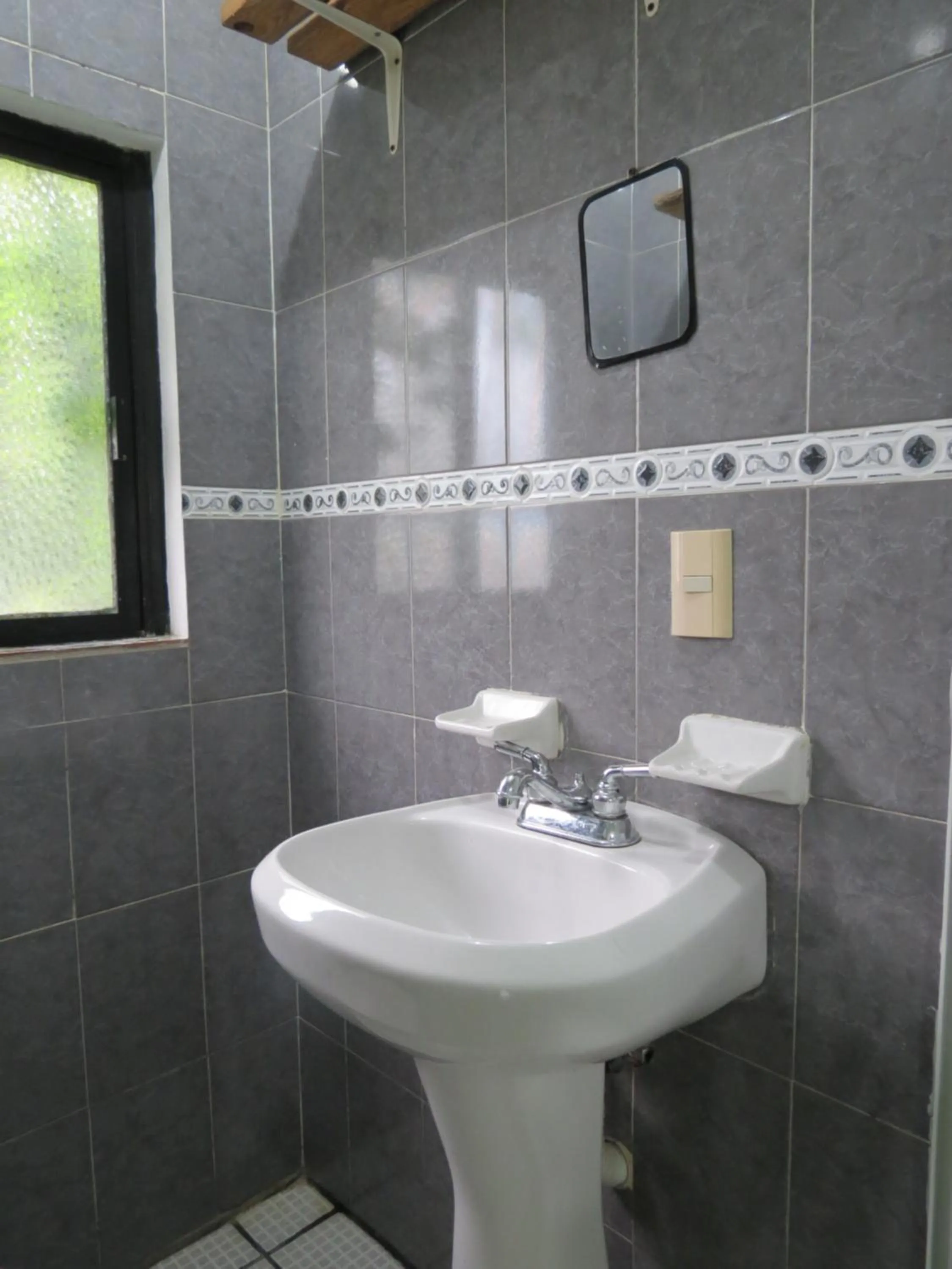 Bathroom in Casa Verde Xilitla By Rotamundos