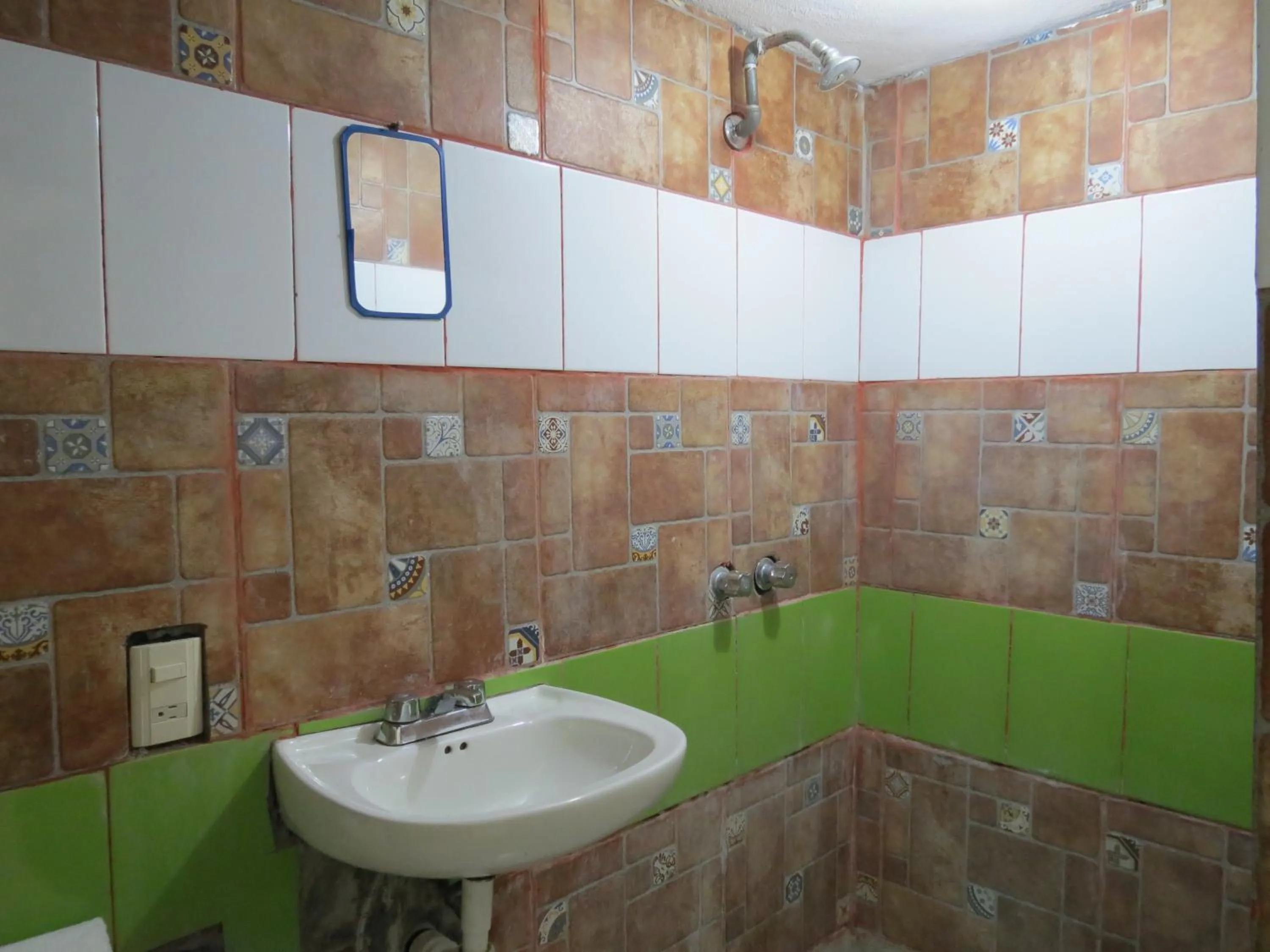 Bathroom in Casa Verde Xilitla By Rotamundos