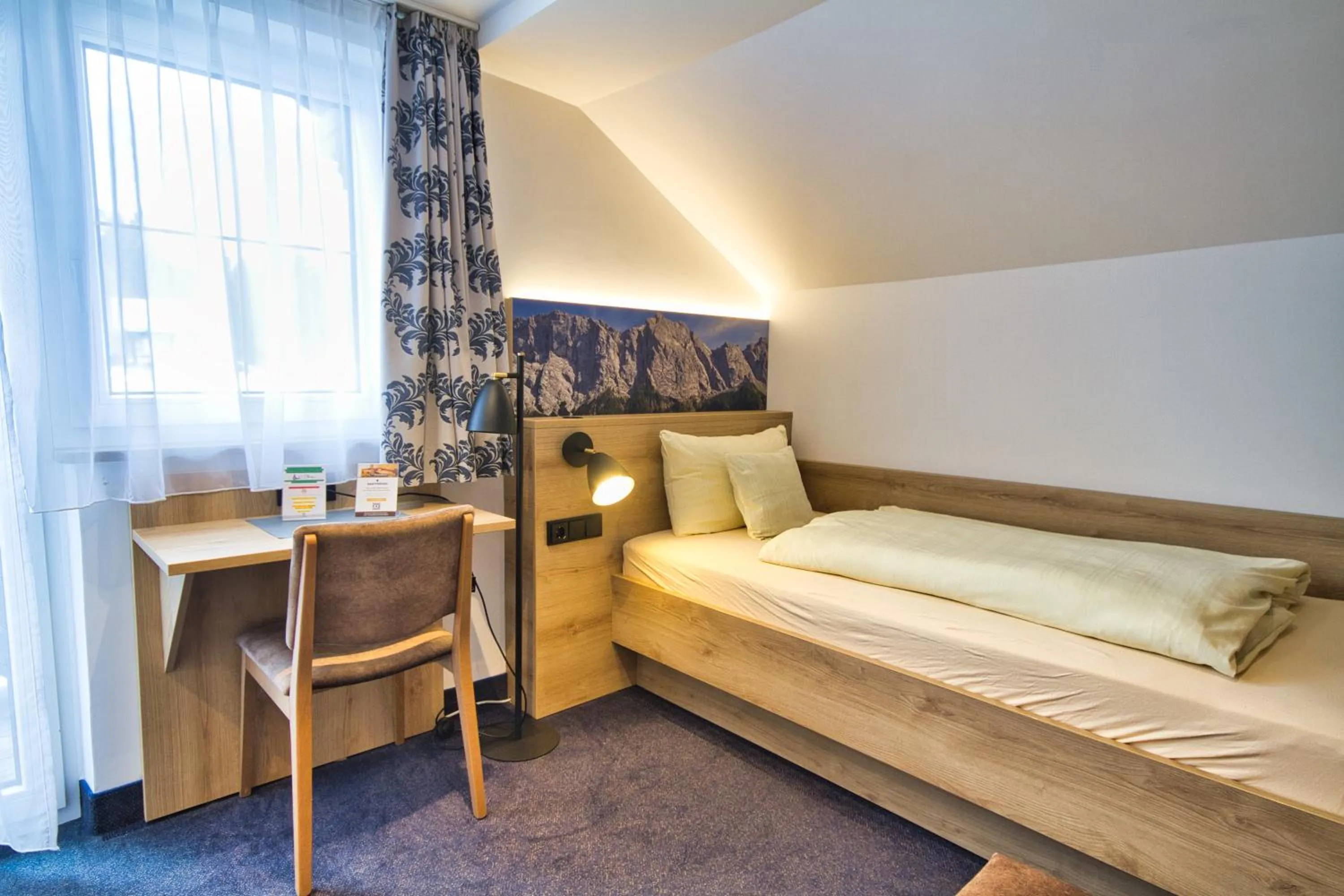 Photo of the whole room, Bed in Zum Franziskaner