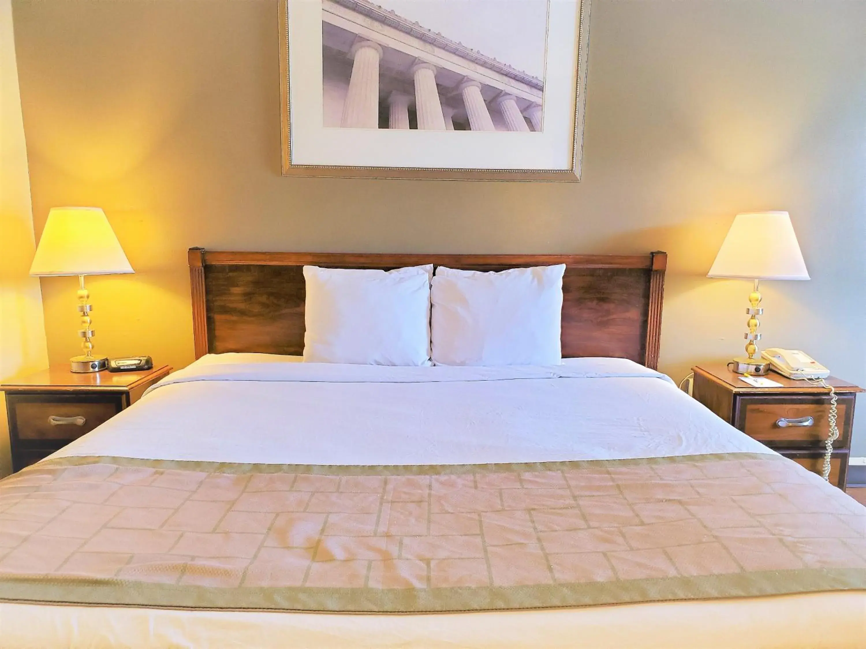 King Room - Non-Smoking in Days Inn by Wyndham Towson King Room - Non-Smoking in Days Inn by Wyndham Towson