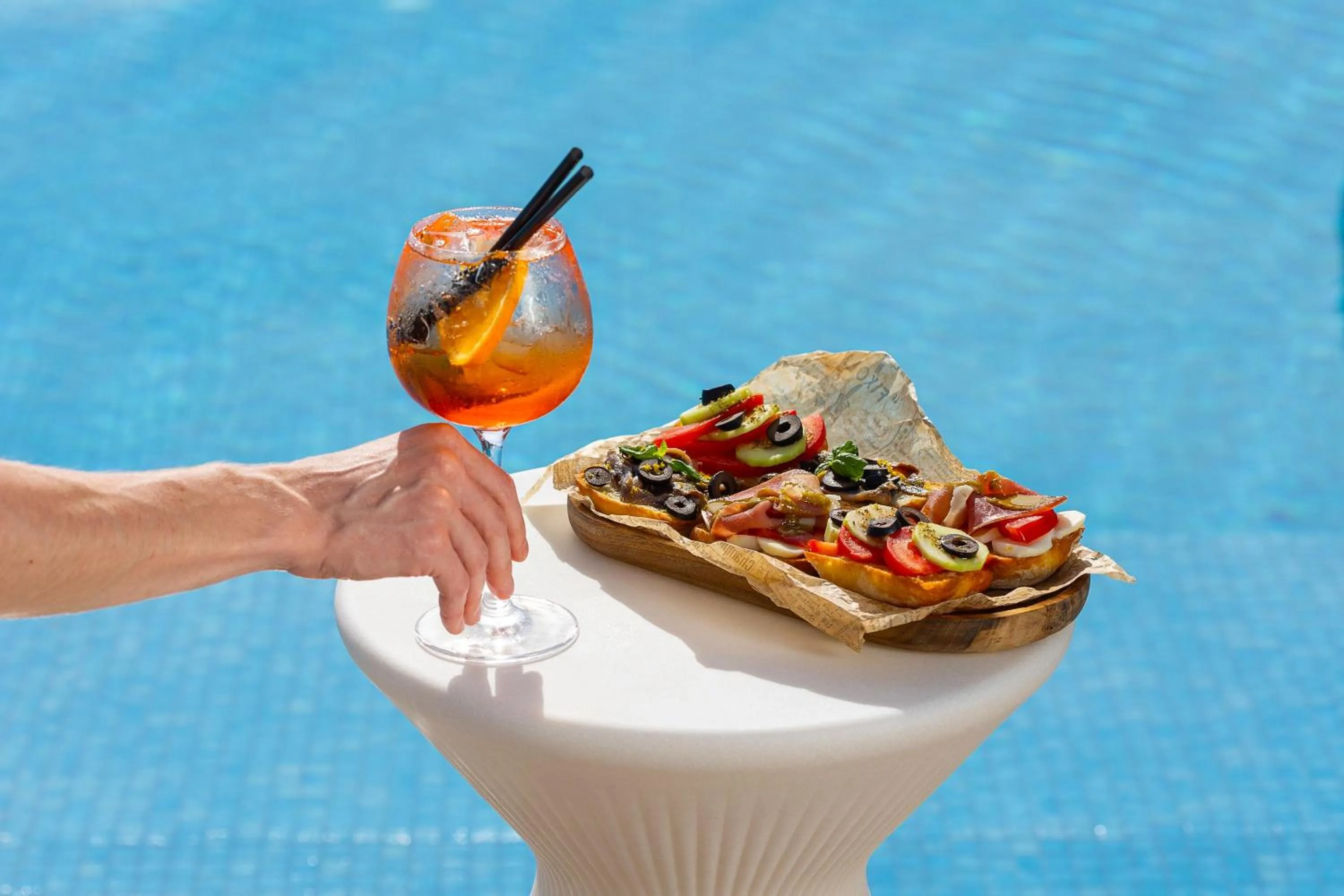 Swimming pool in Hotel Harmonia by Dukley