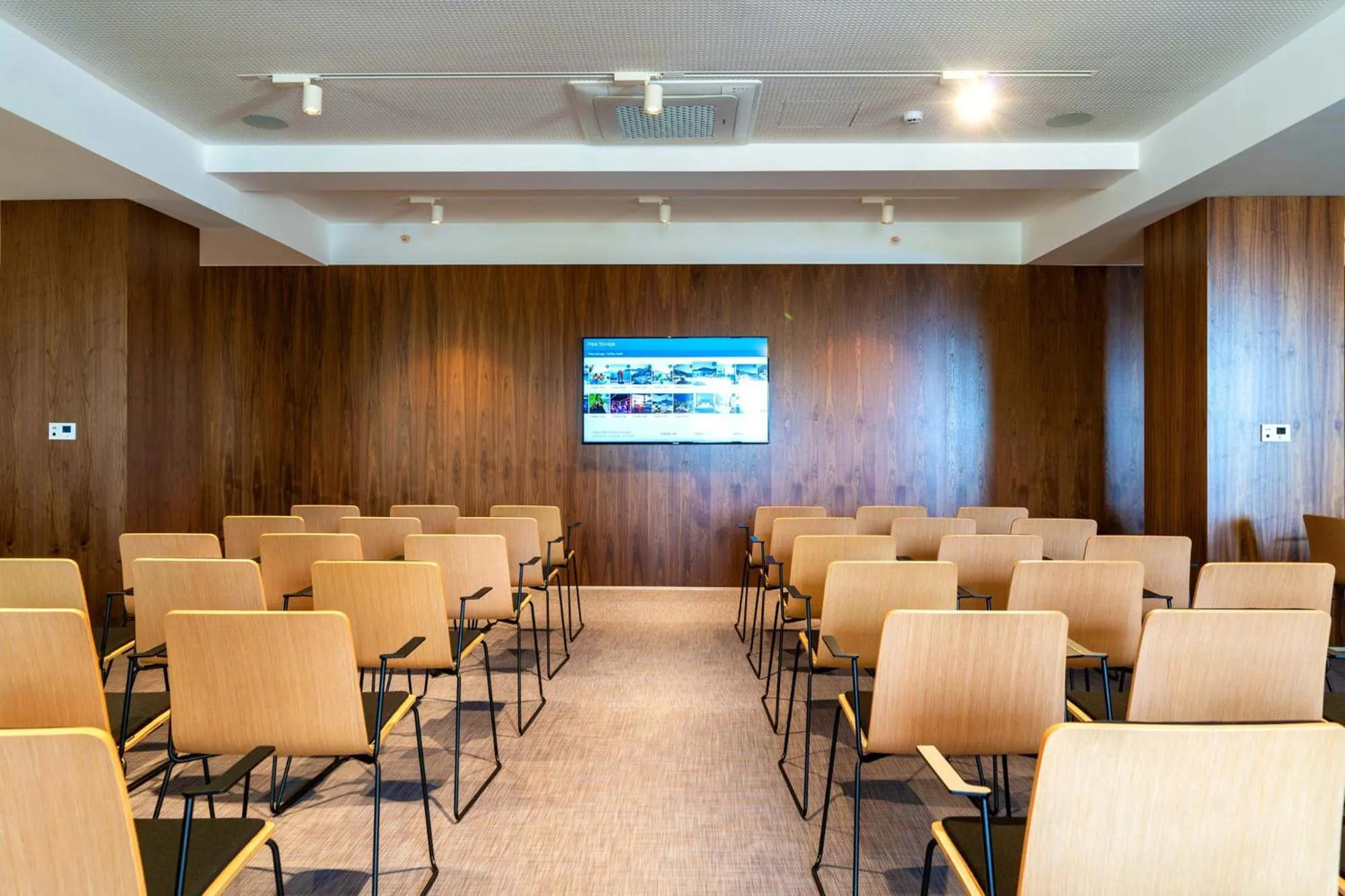 Meeting/conference room in Hotel Harmonia by Dukley