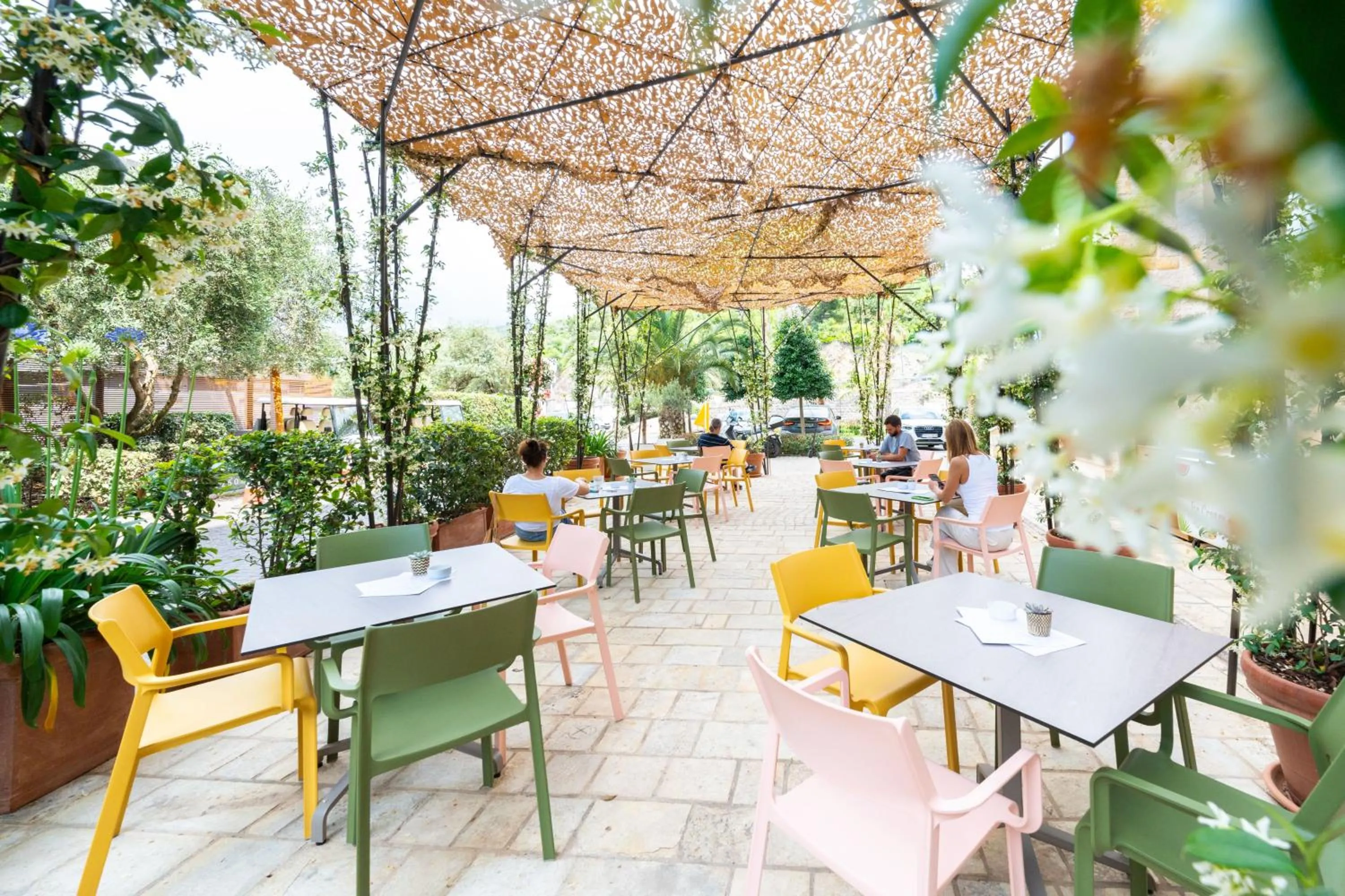 Patio in Hotel Harmonia by Dukley