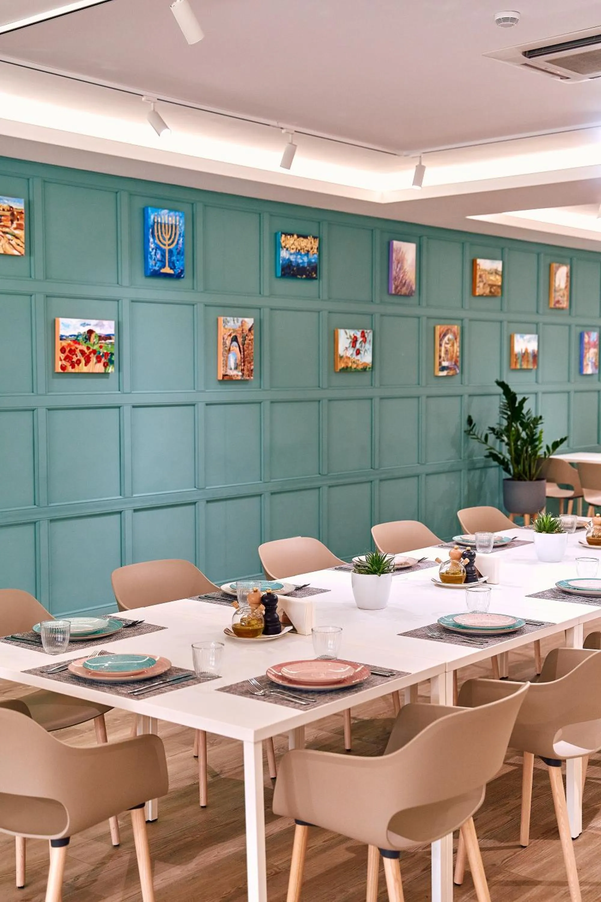 Restaurant/places to eat in Hotel Harmonia by Dukley