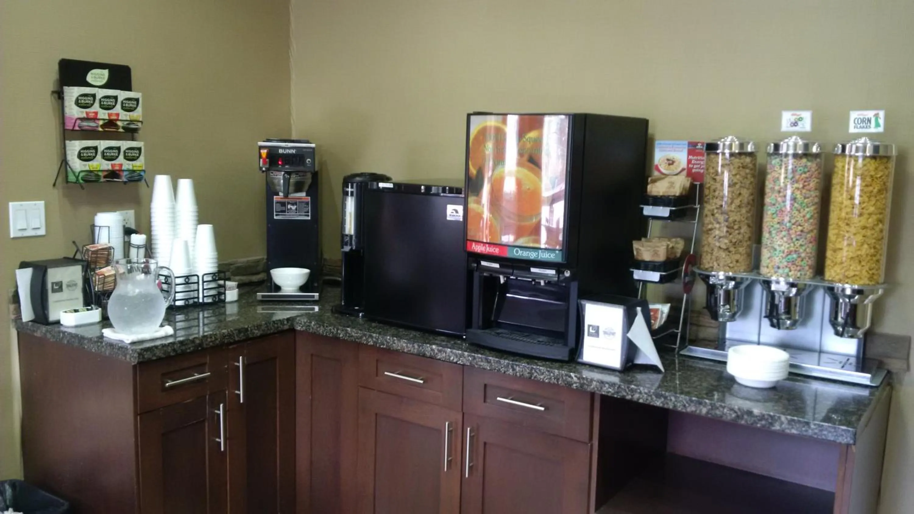 Breakfast in Sigma Inn & Suites Hudson's Hope