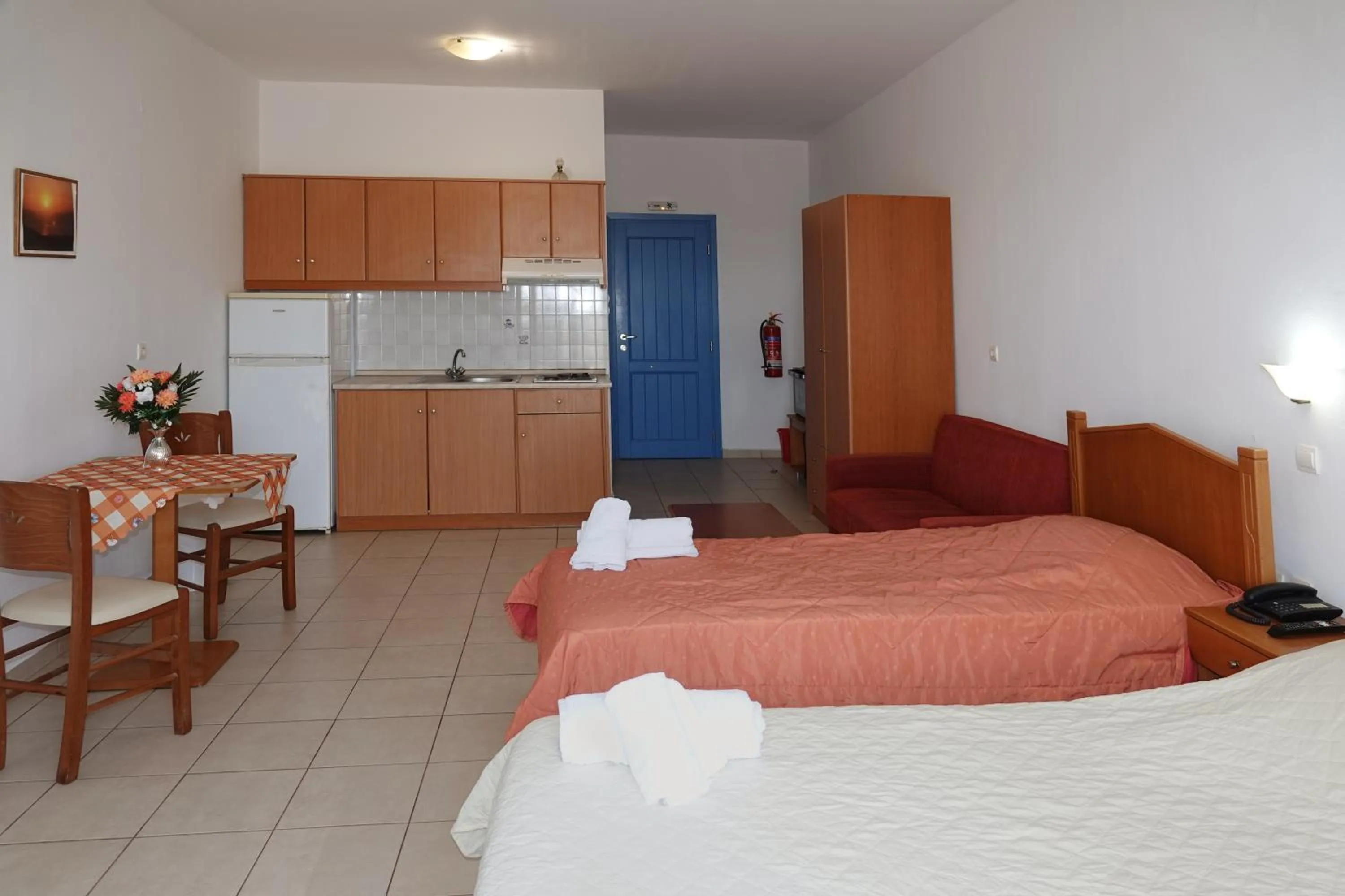 Kitchen or kitchenette, Bed in Aeriko Hotel Apartments