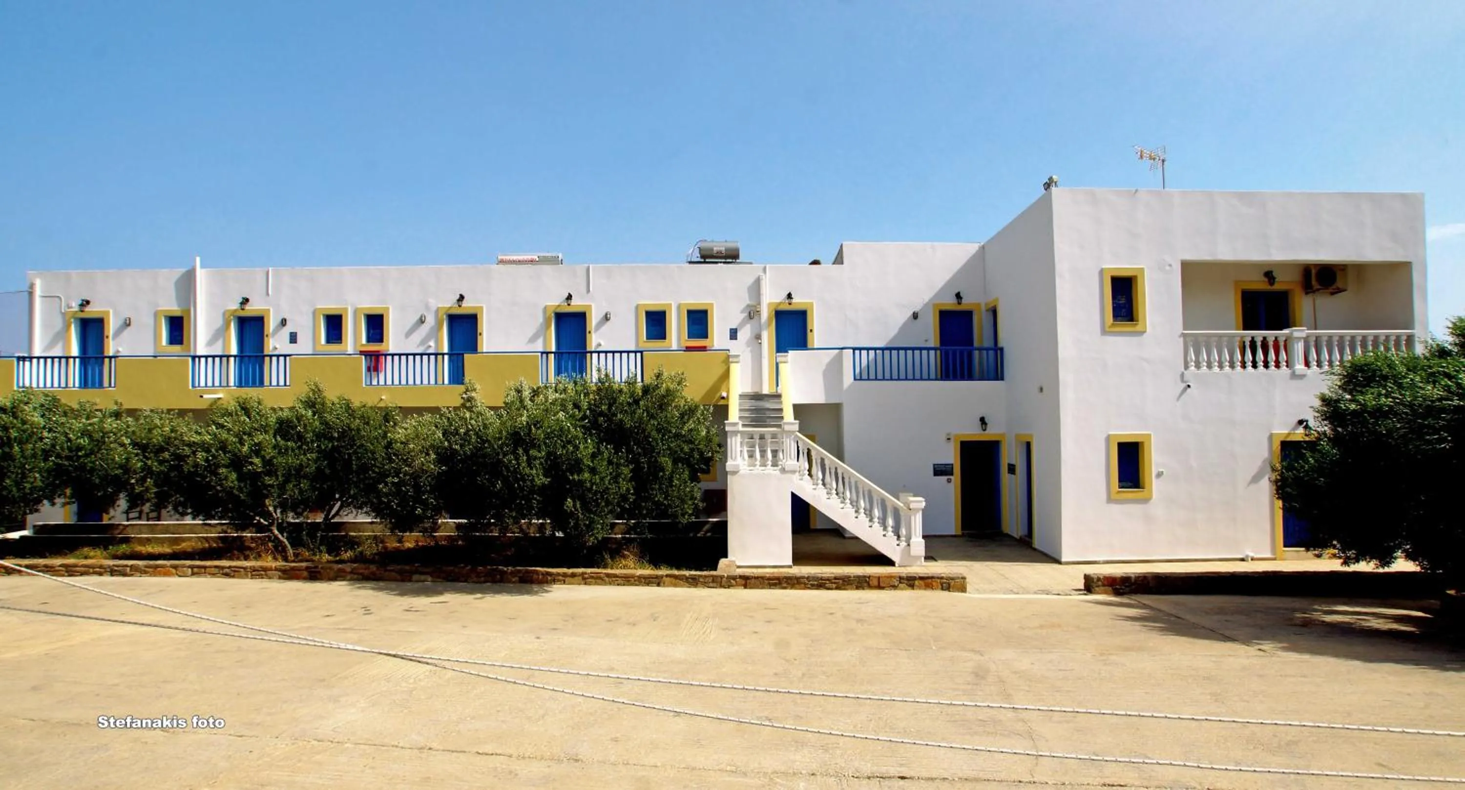 Property building in Aerikohotel - Apartments