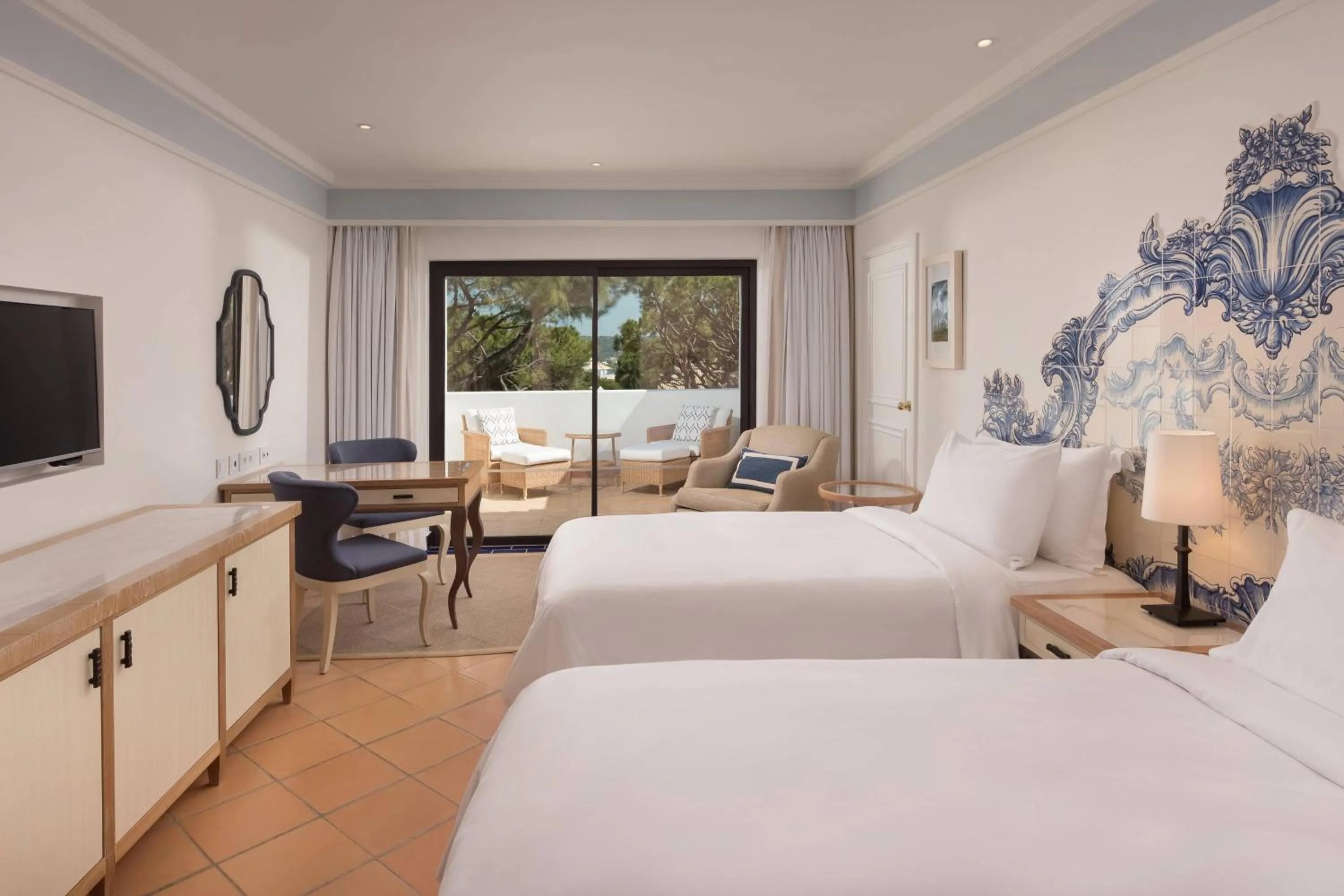 Photo of the whole room, Bed in Pine Cliffs Hotel, a Luxury Collection Resort, Algarve