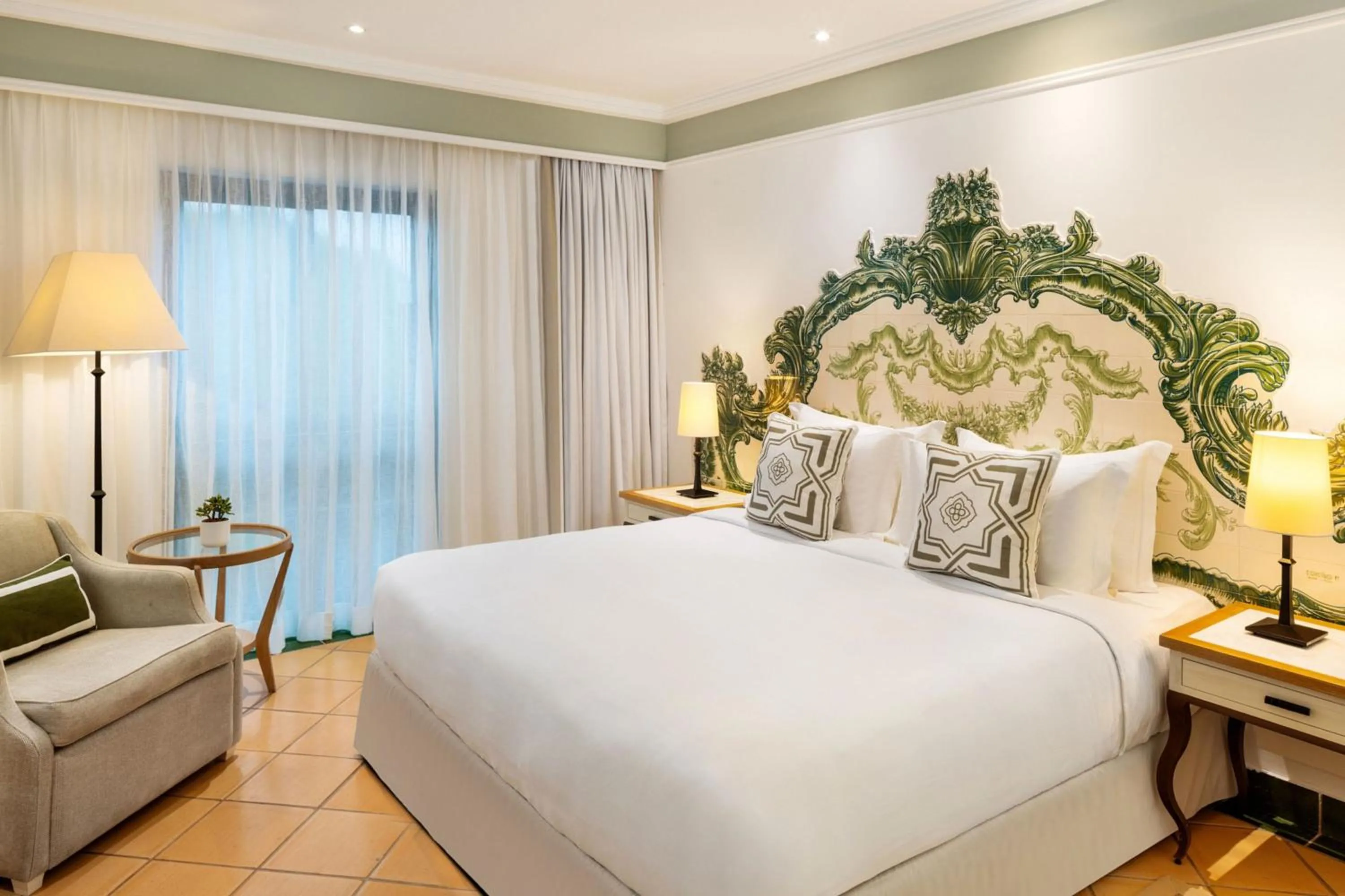 Photo of the whole room, Bed in Pine Cliffs Hotel, a Luxury Collection Resort, Algarve