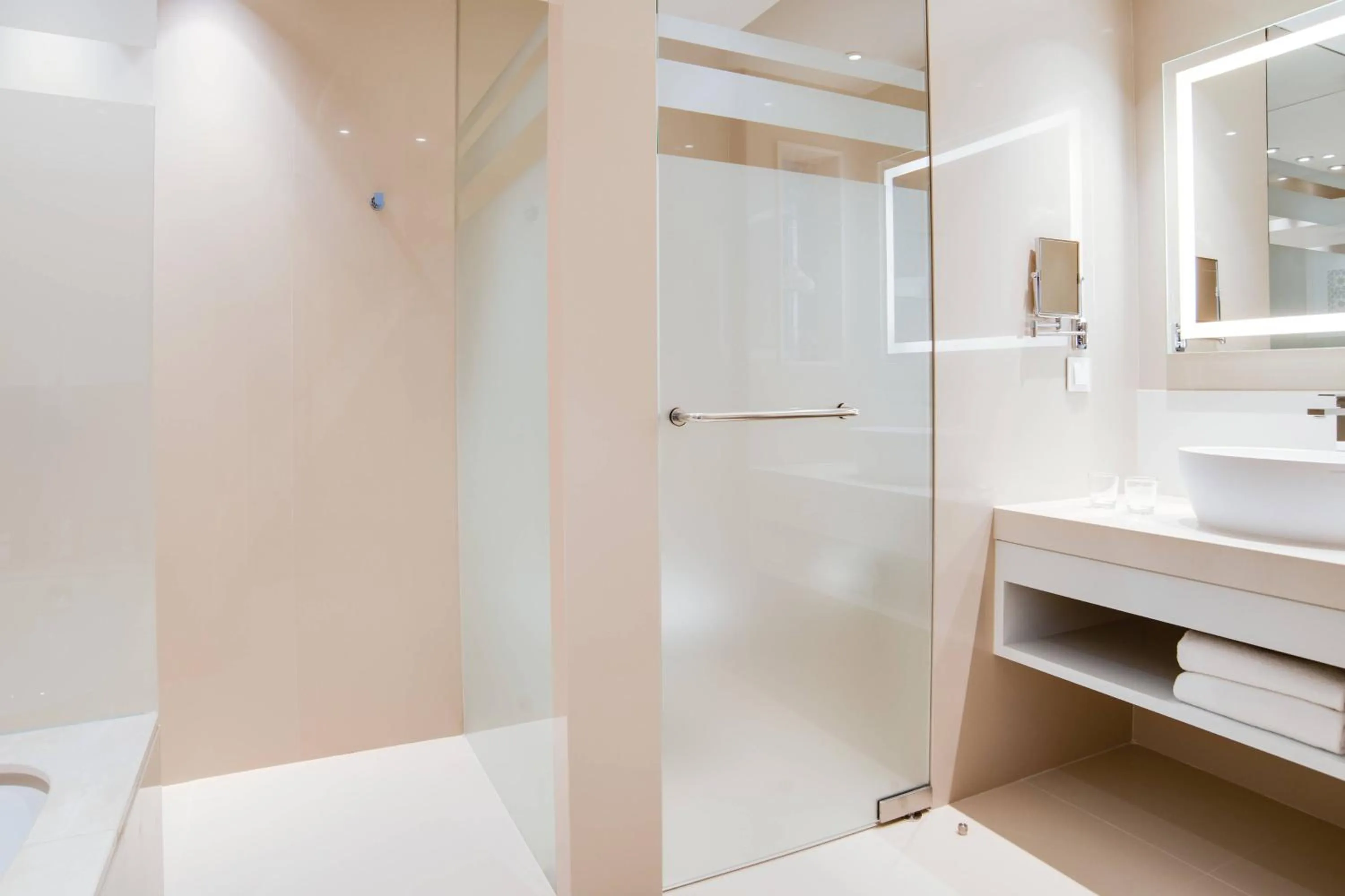 Bedroom in Pine Cliffs Hotel, a Luxury Collection Resort, Algarve