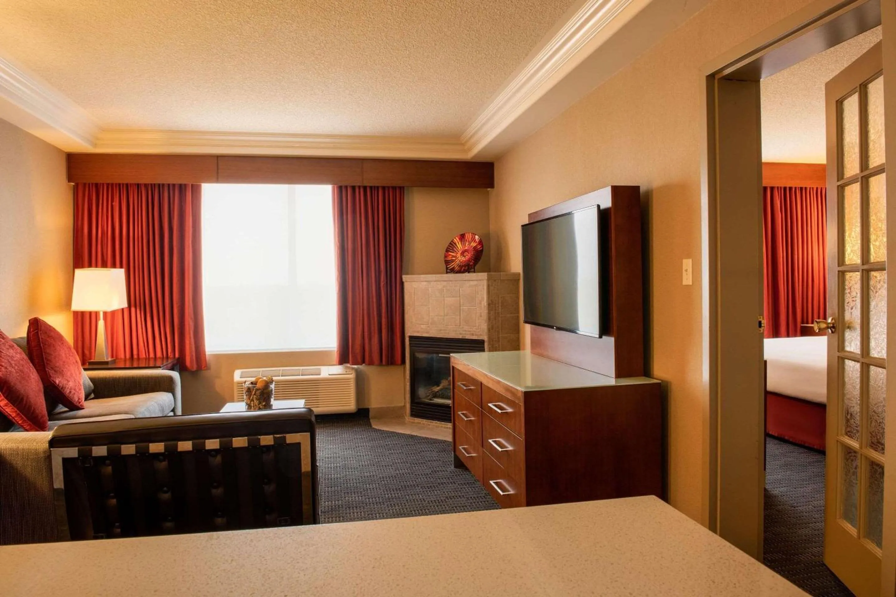 Bedroom, Bed in Radisson Hotel & Suites Fort McMurray