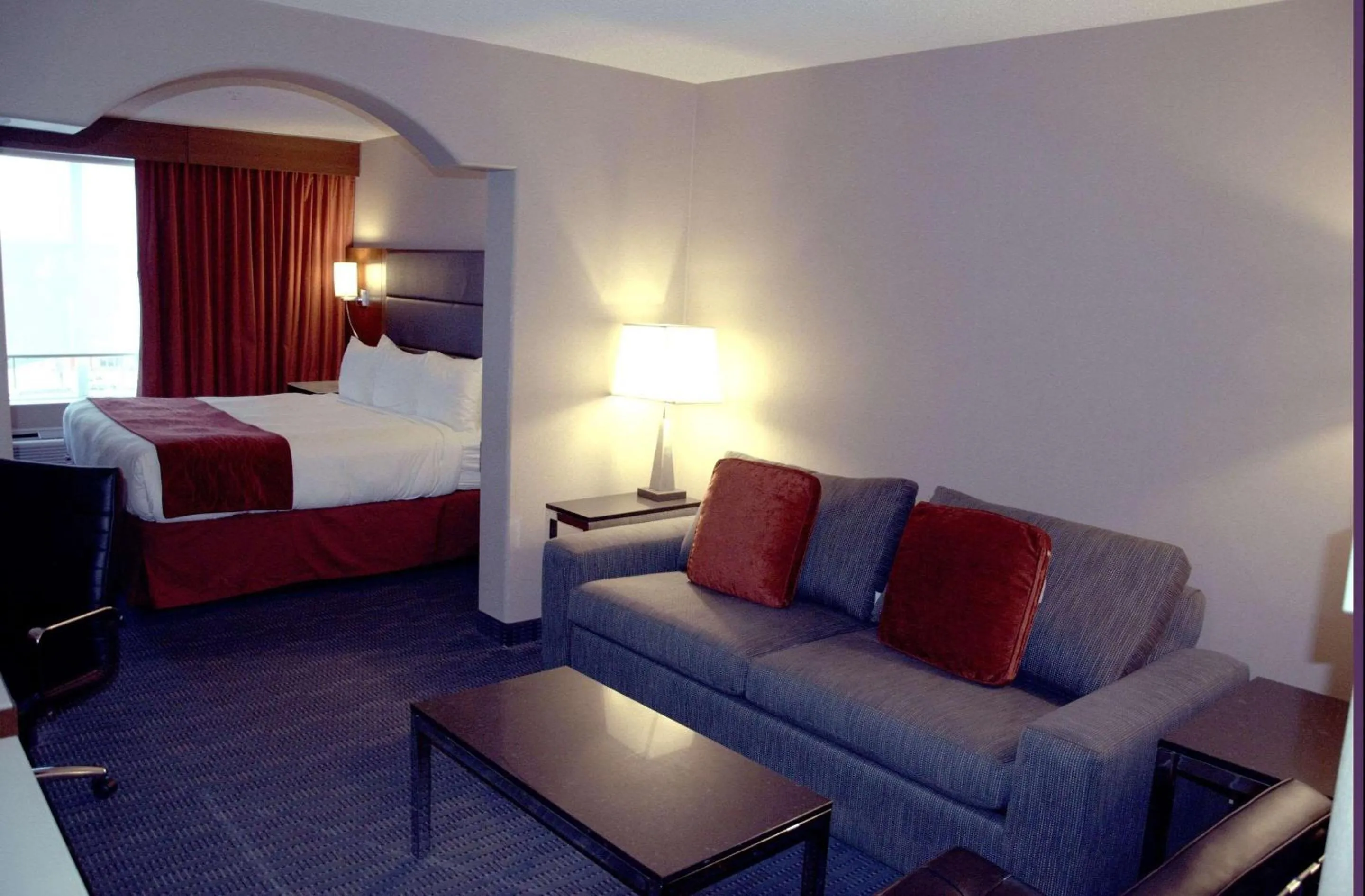 Bedroom, Bed in Radisson Hotel & Suites Fort McMurray