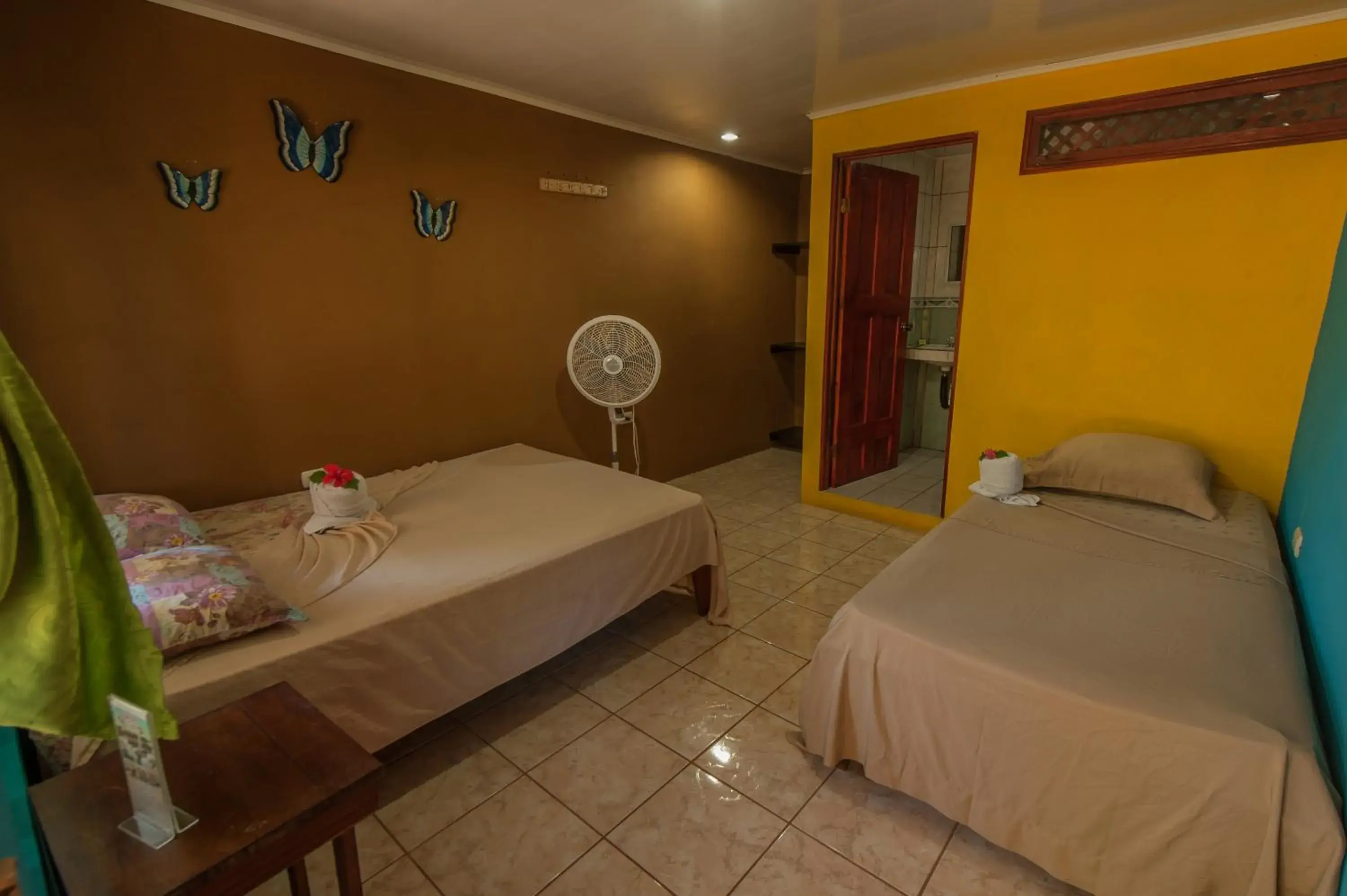 Triple Room with A/C in Hotel El Icaco Tortuguero Triple Room with A/C in Hotel El Icaco Tortuguero