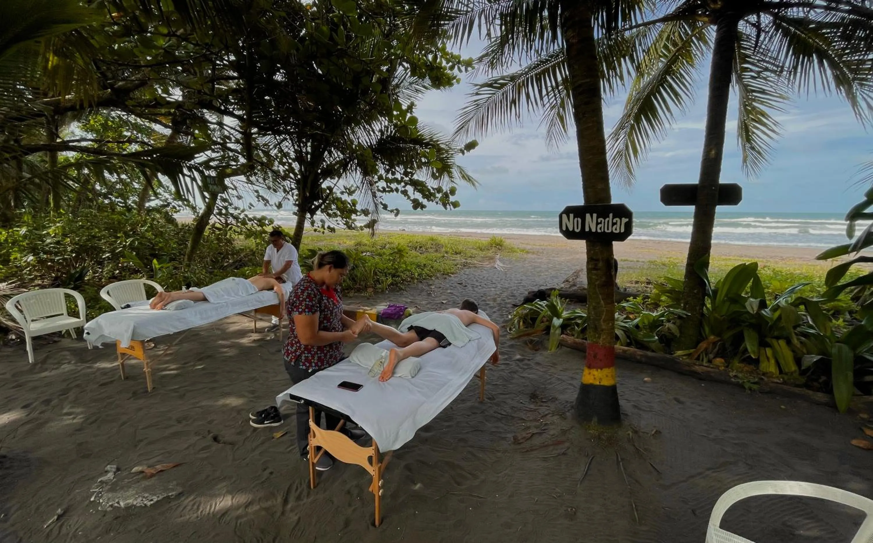 People in Hotel El Icaco Tortuguero