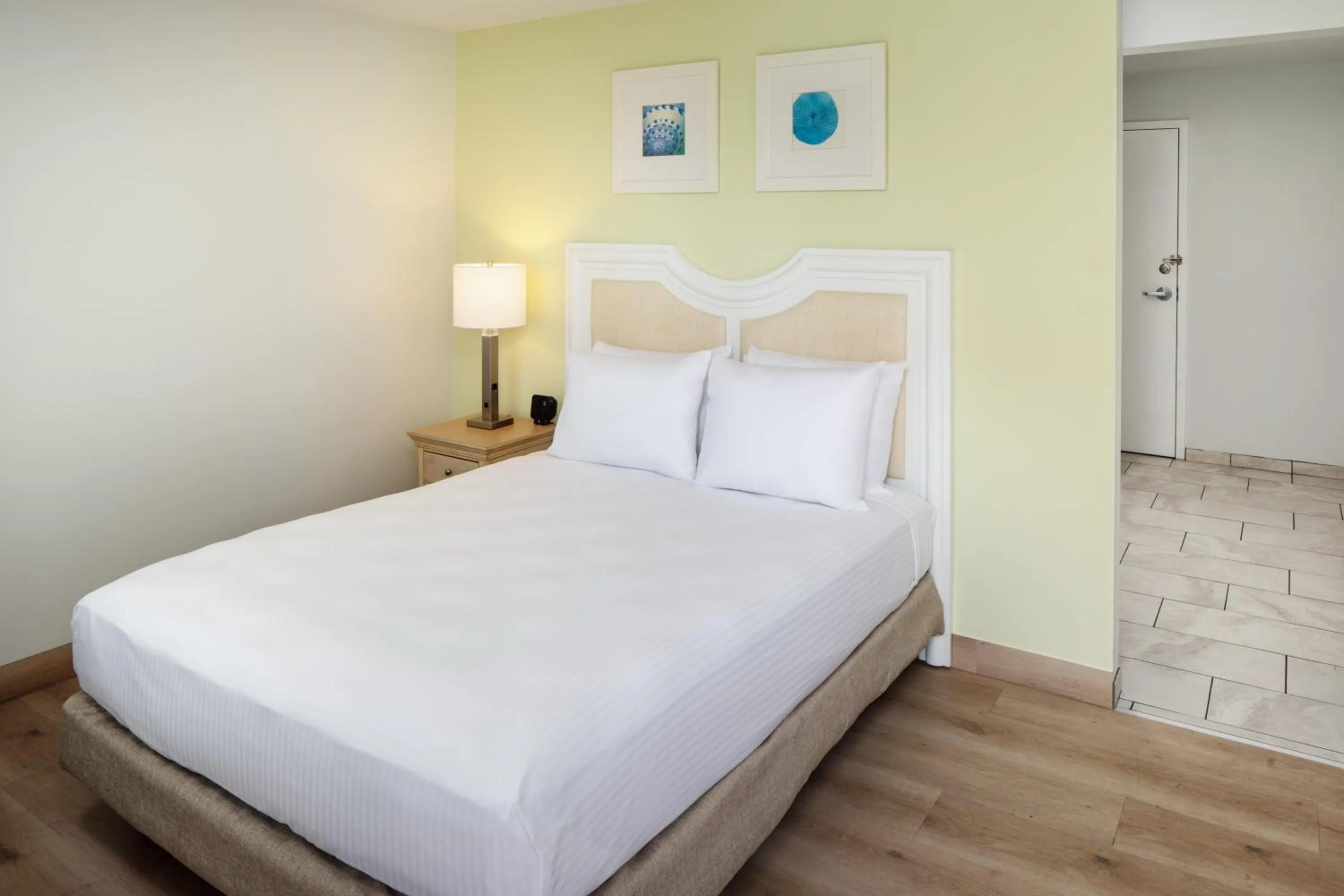 Bed in Surfside Hotel and Suites