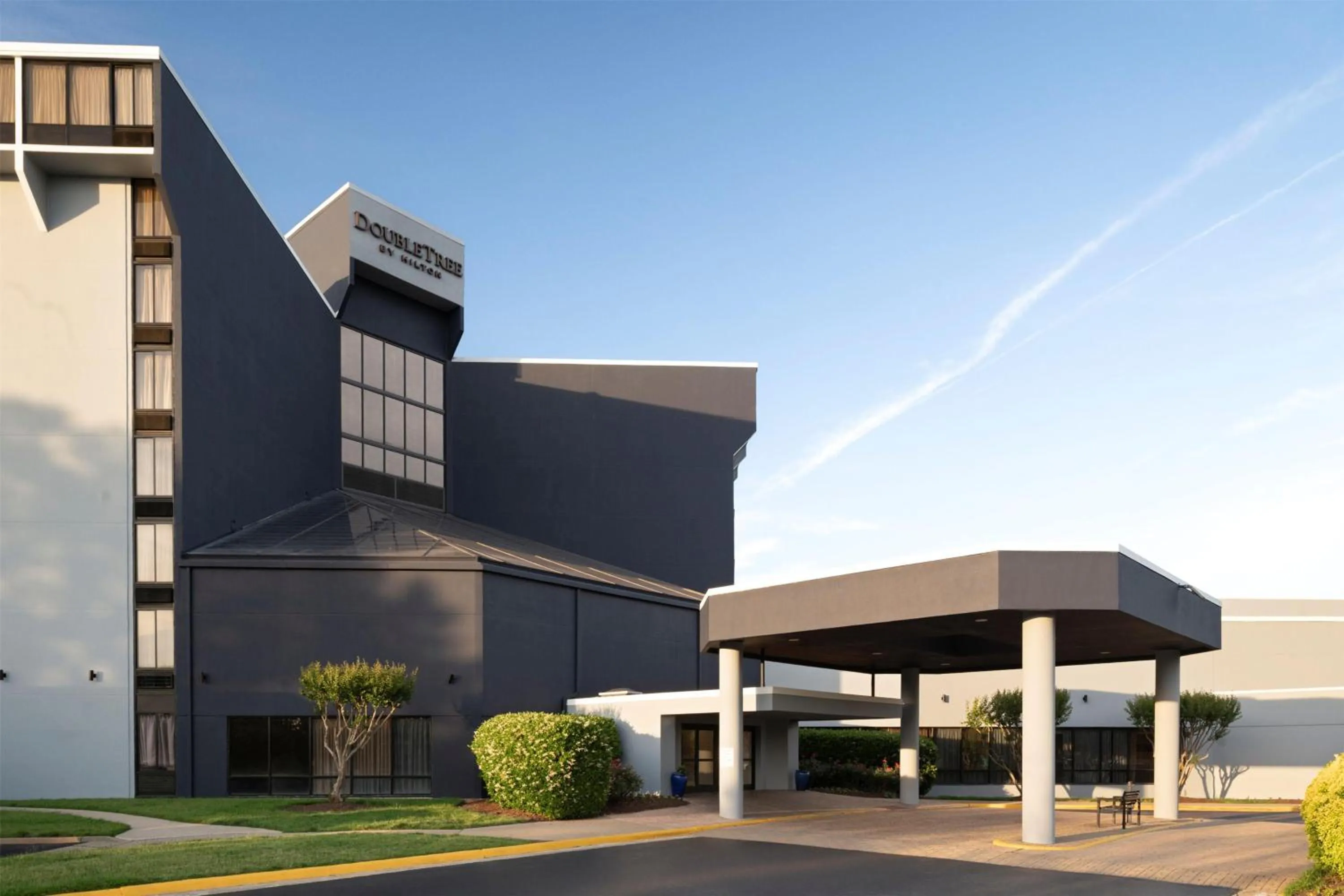 Property building in DoubleTree by Hilton Richmond - Midlothian