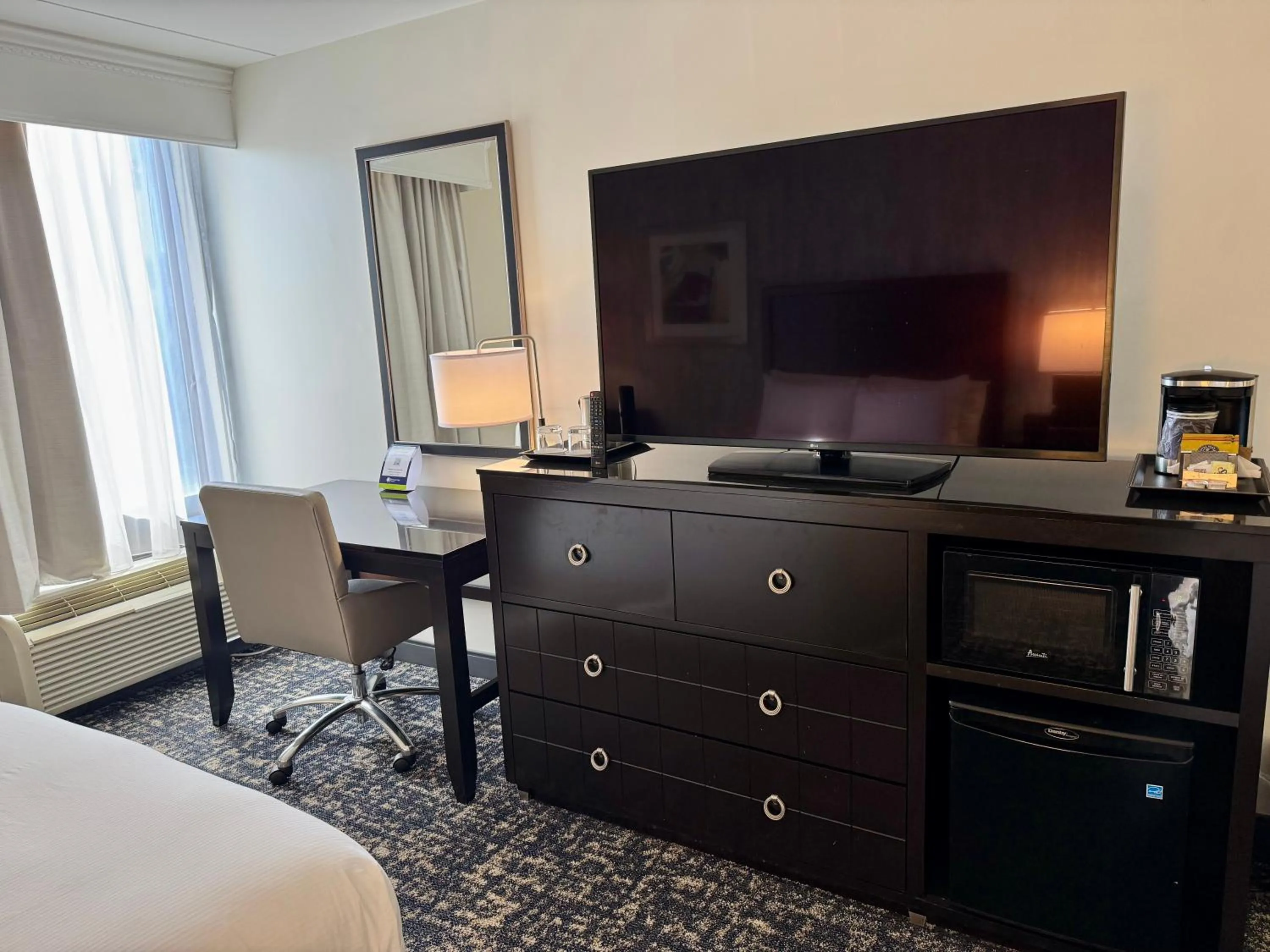 TV and multimedia, Bed in DoubleTree by Hilton Richmond - Midlothian