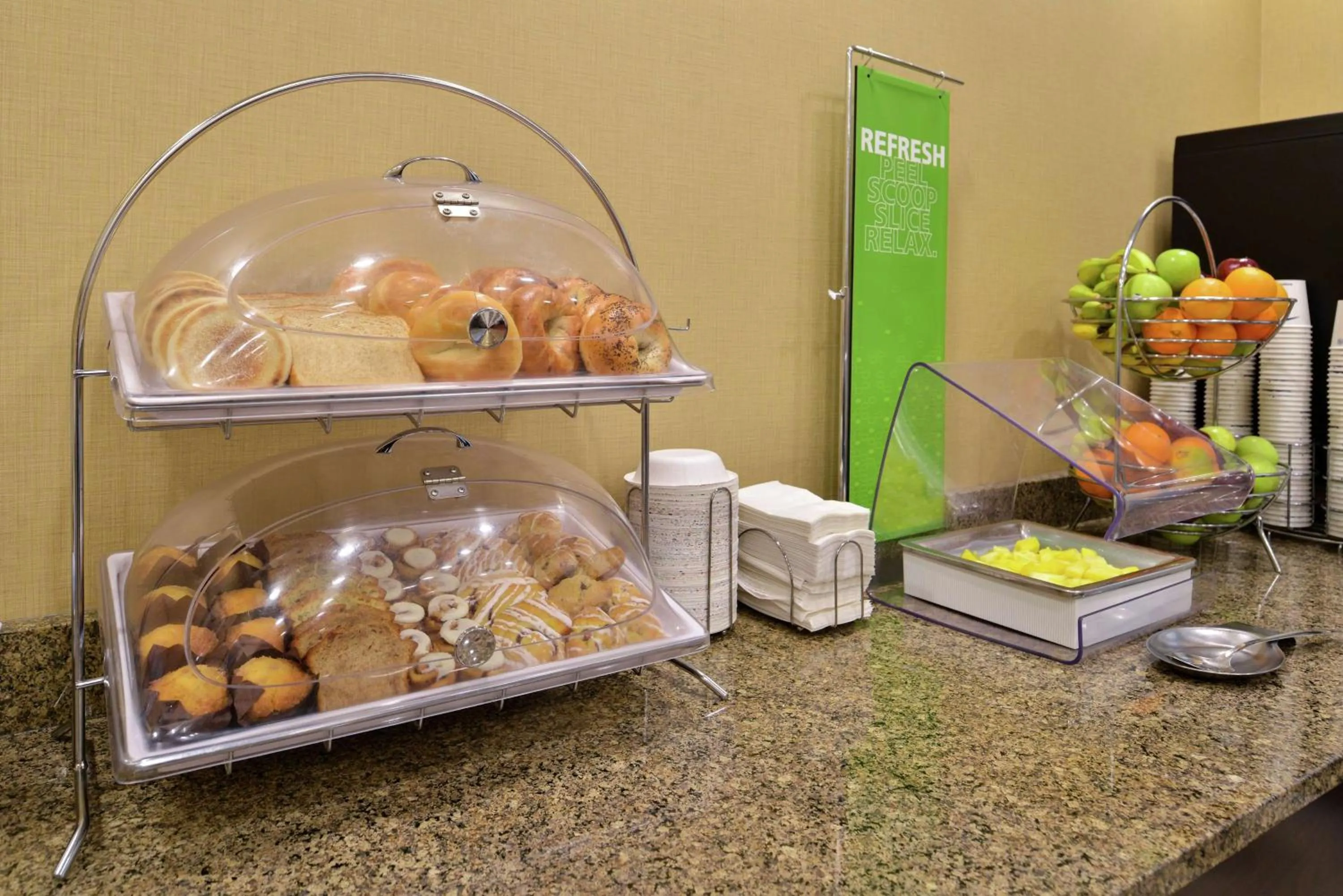 Dining area in Hampton Inn Idaho Falls / Airport